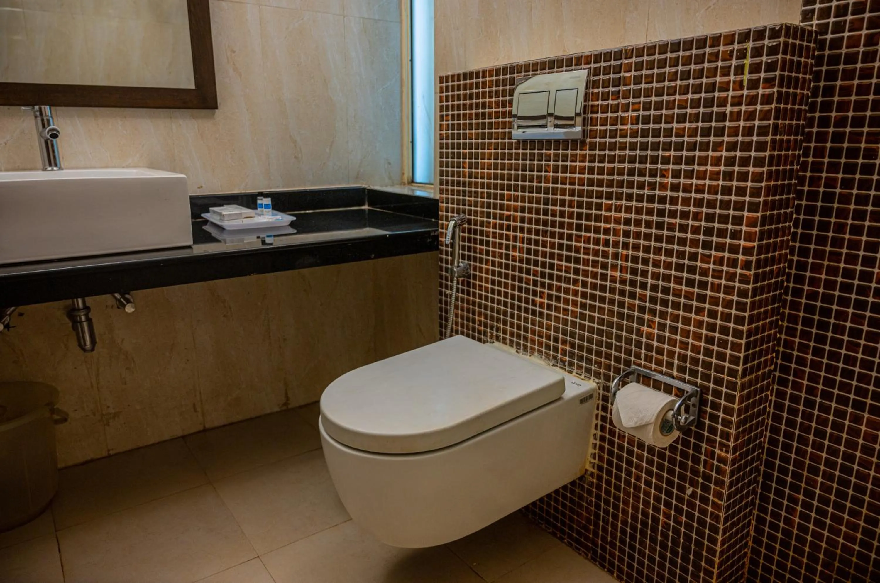 Toilet in La Oasis by Meraden ,Goa