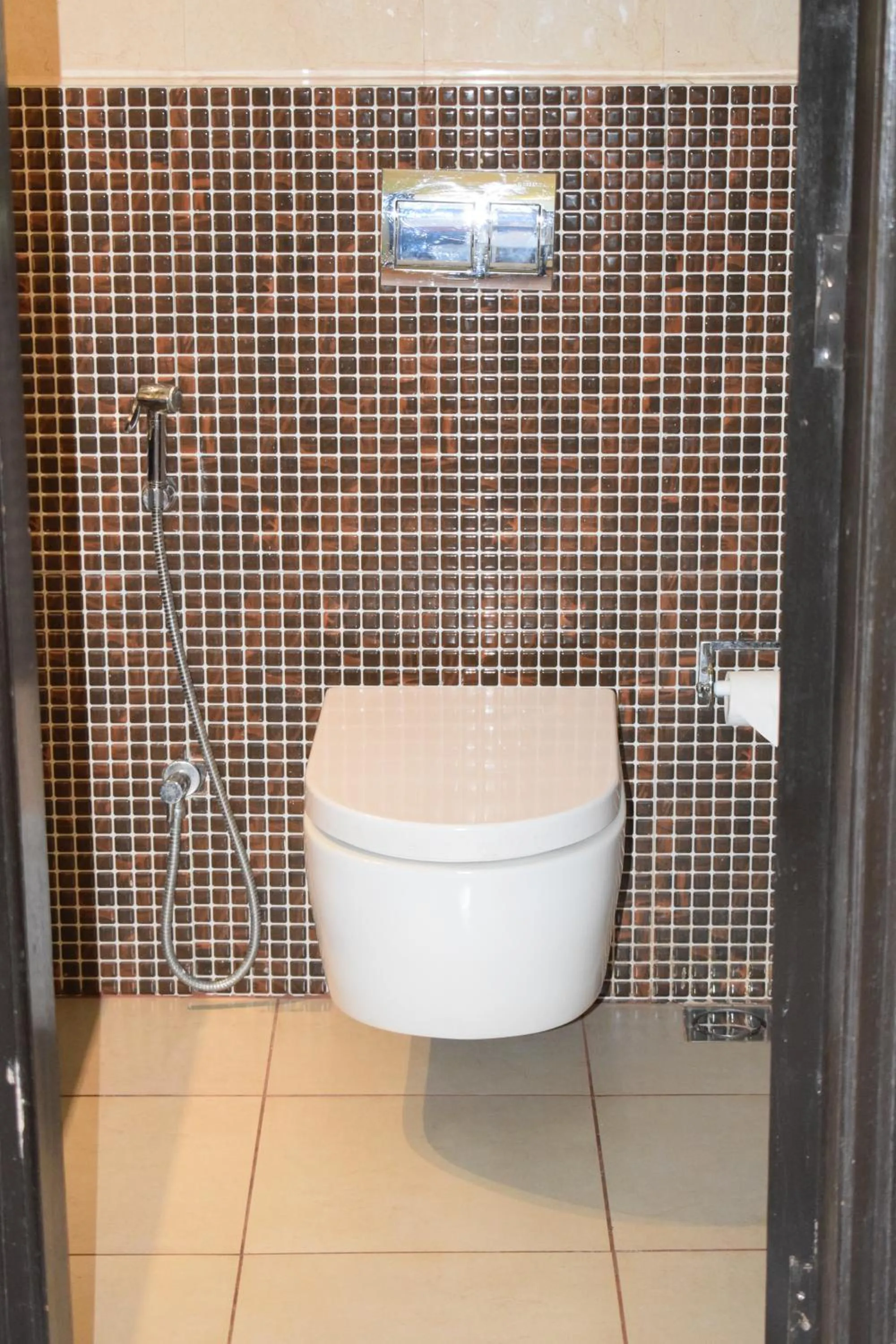 Bathroom in La Oasis by Meraden ,Goa