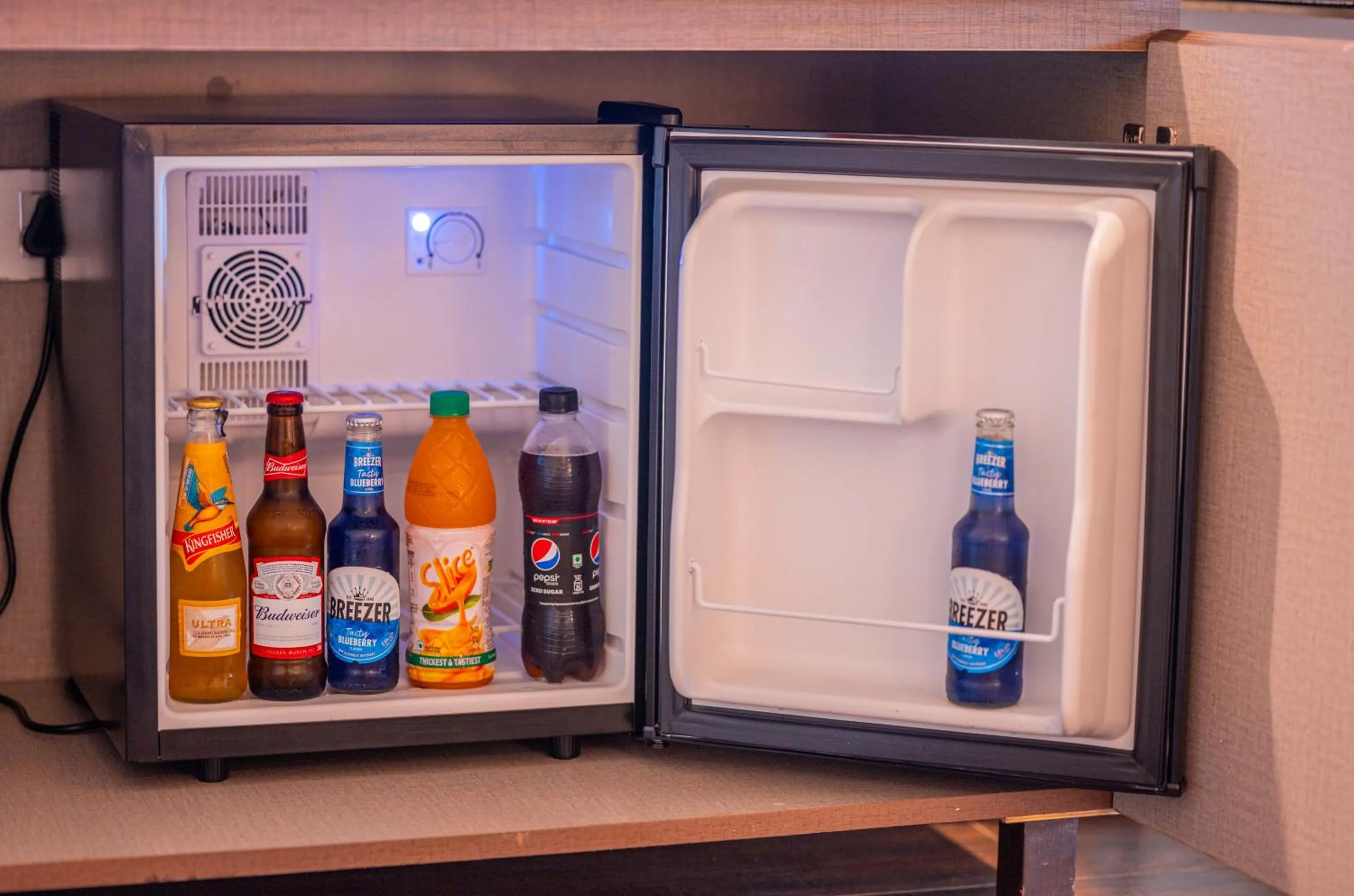 Food and drinks in La Oasis by Meraden ,Goa