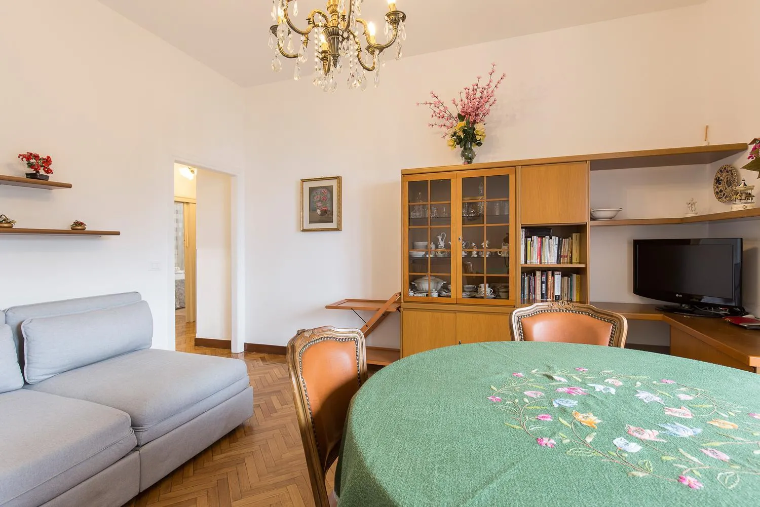 TV and multimedia in Rampolina view by Impero House