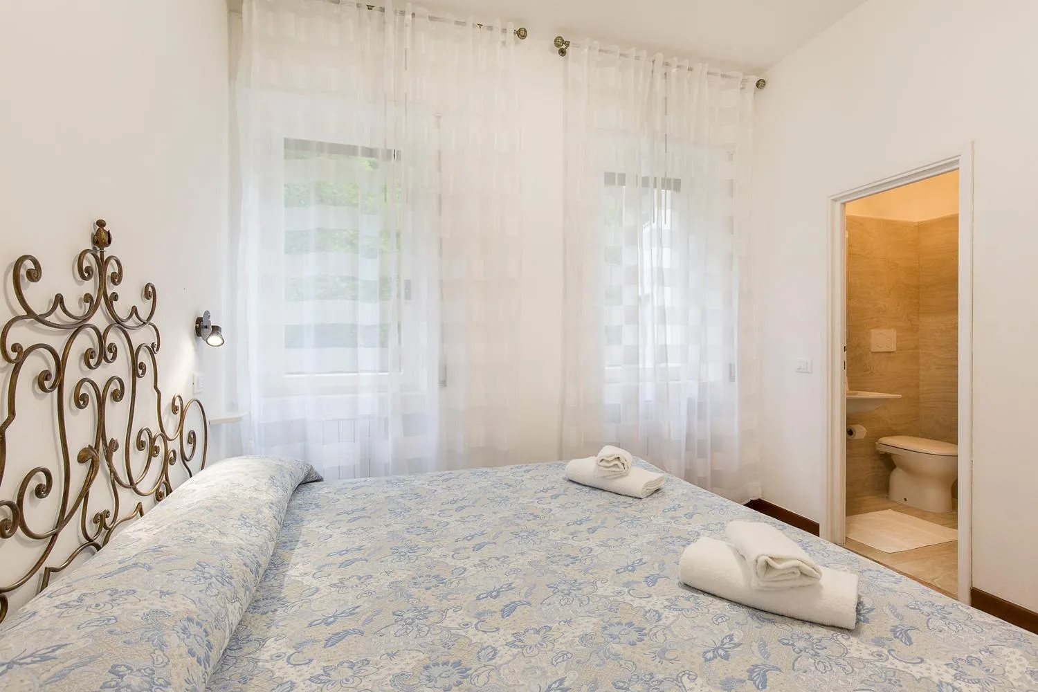 Bed in Rampolina view by Impero House
