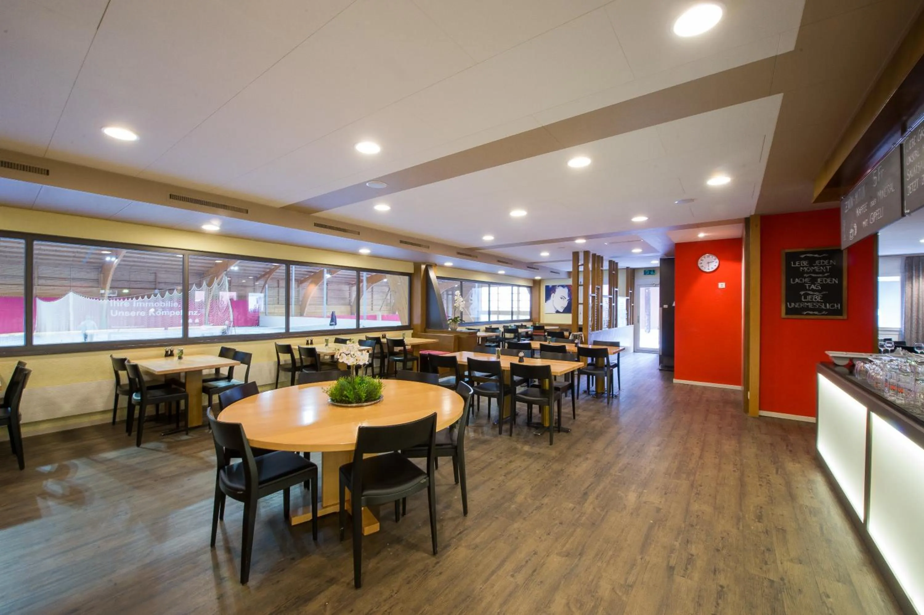 Restaurant/places to eat in Aparthotel Baden