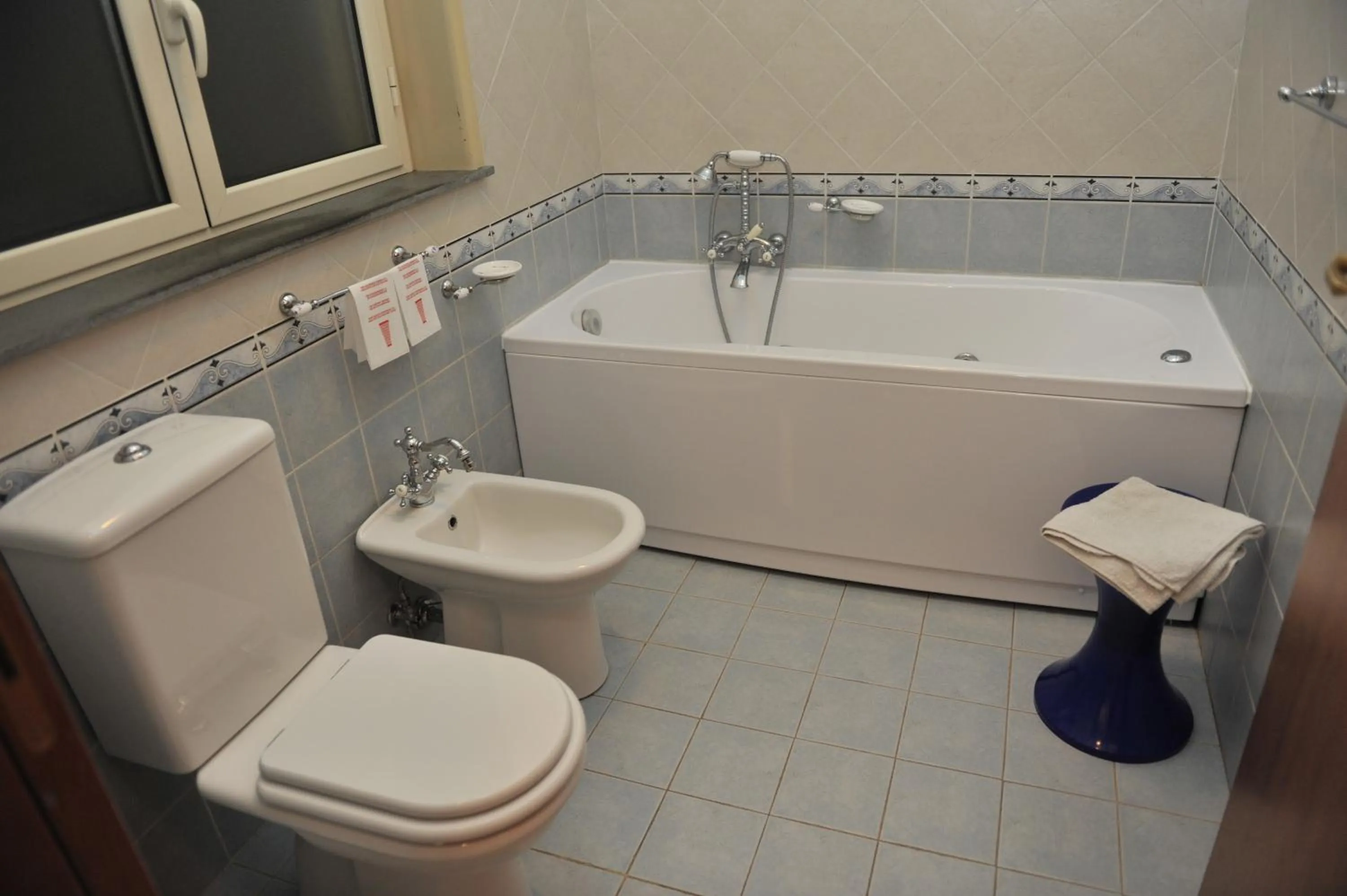 Hot Tub in B&B Villa San Leonardo