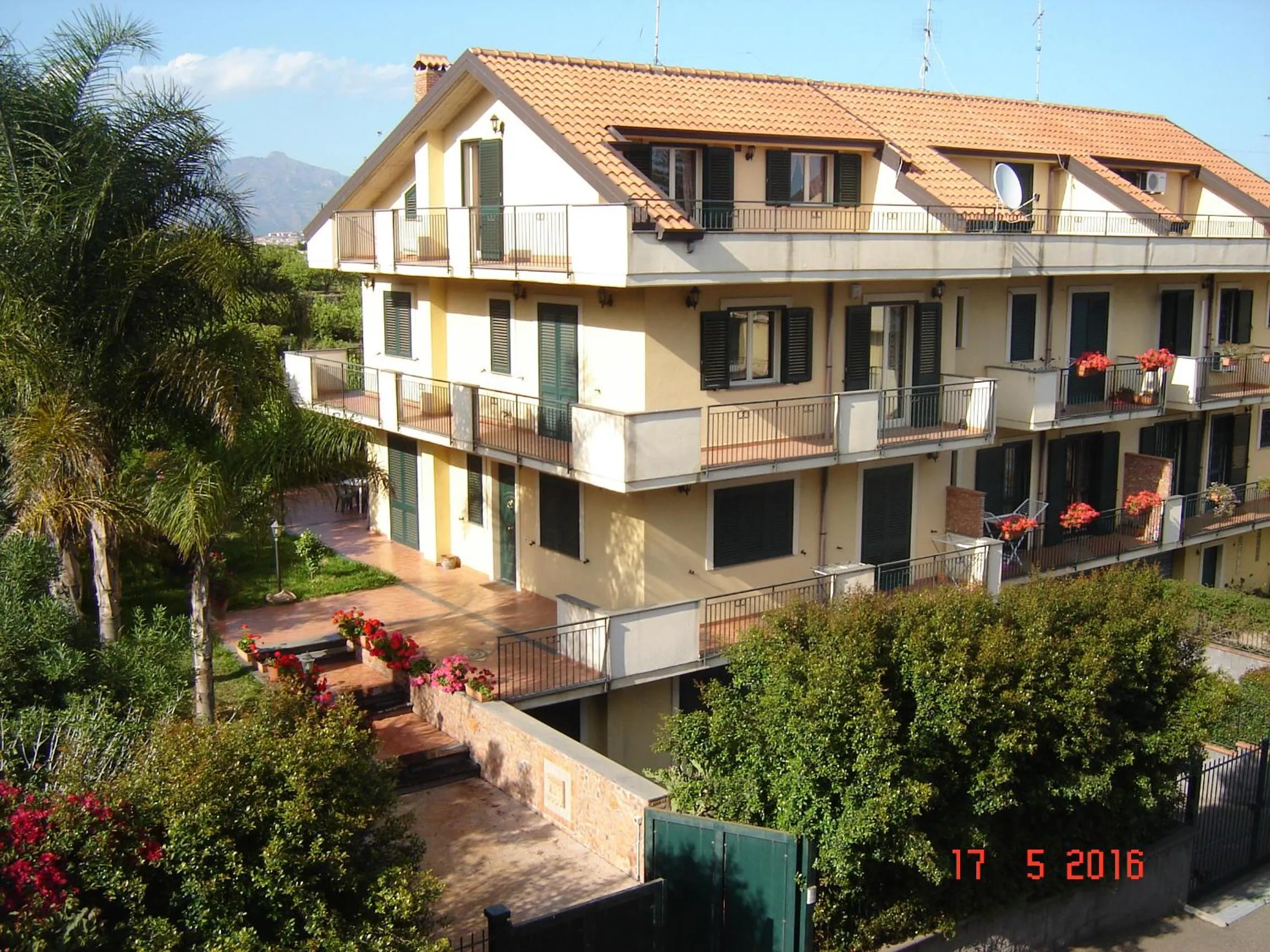 Facade/entrance in B&B Villa San Leonardo