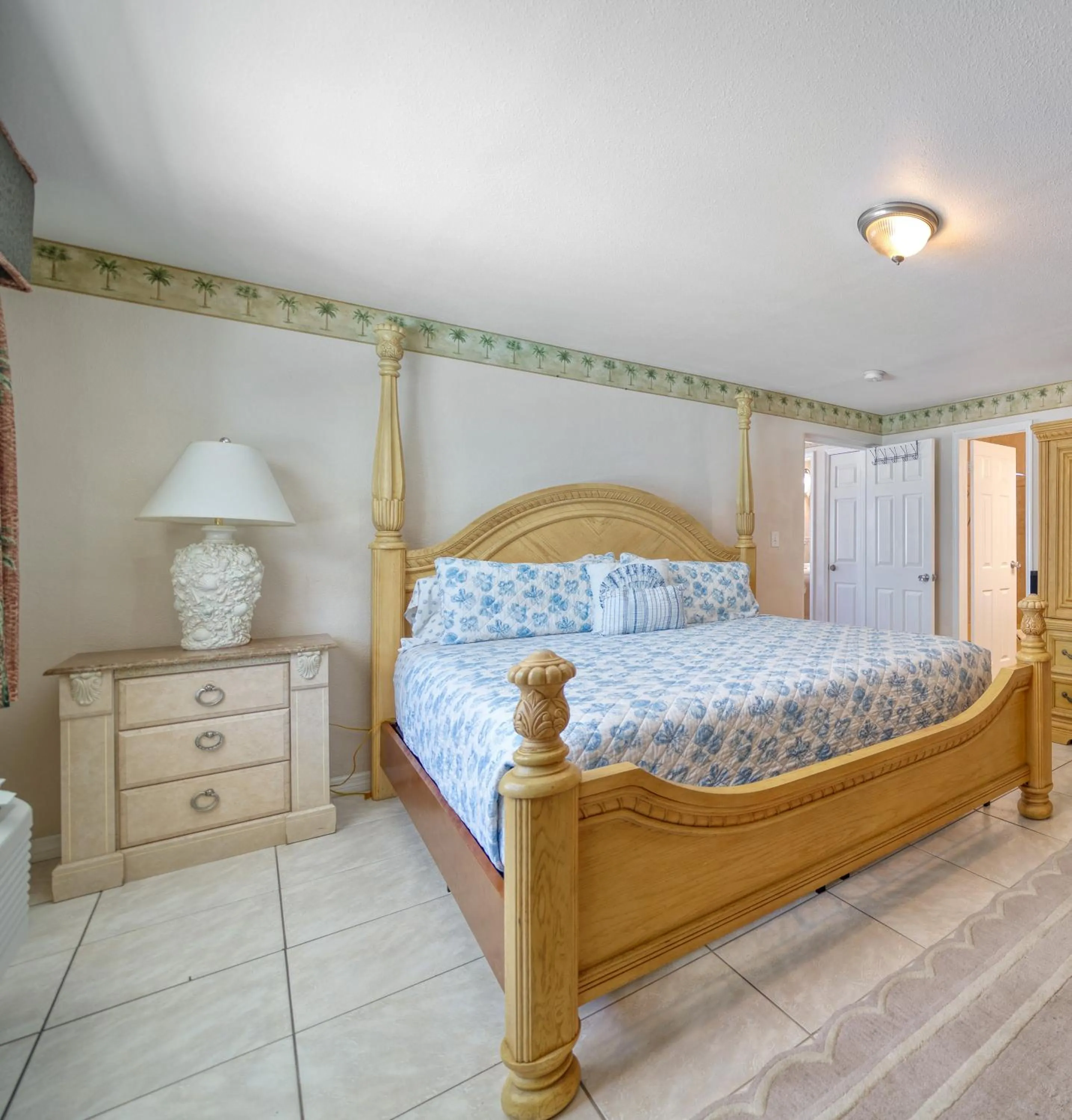 Bed in Camelot Beach Suites