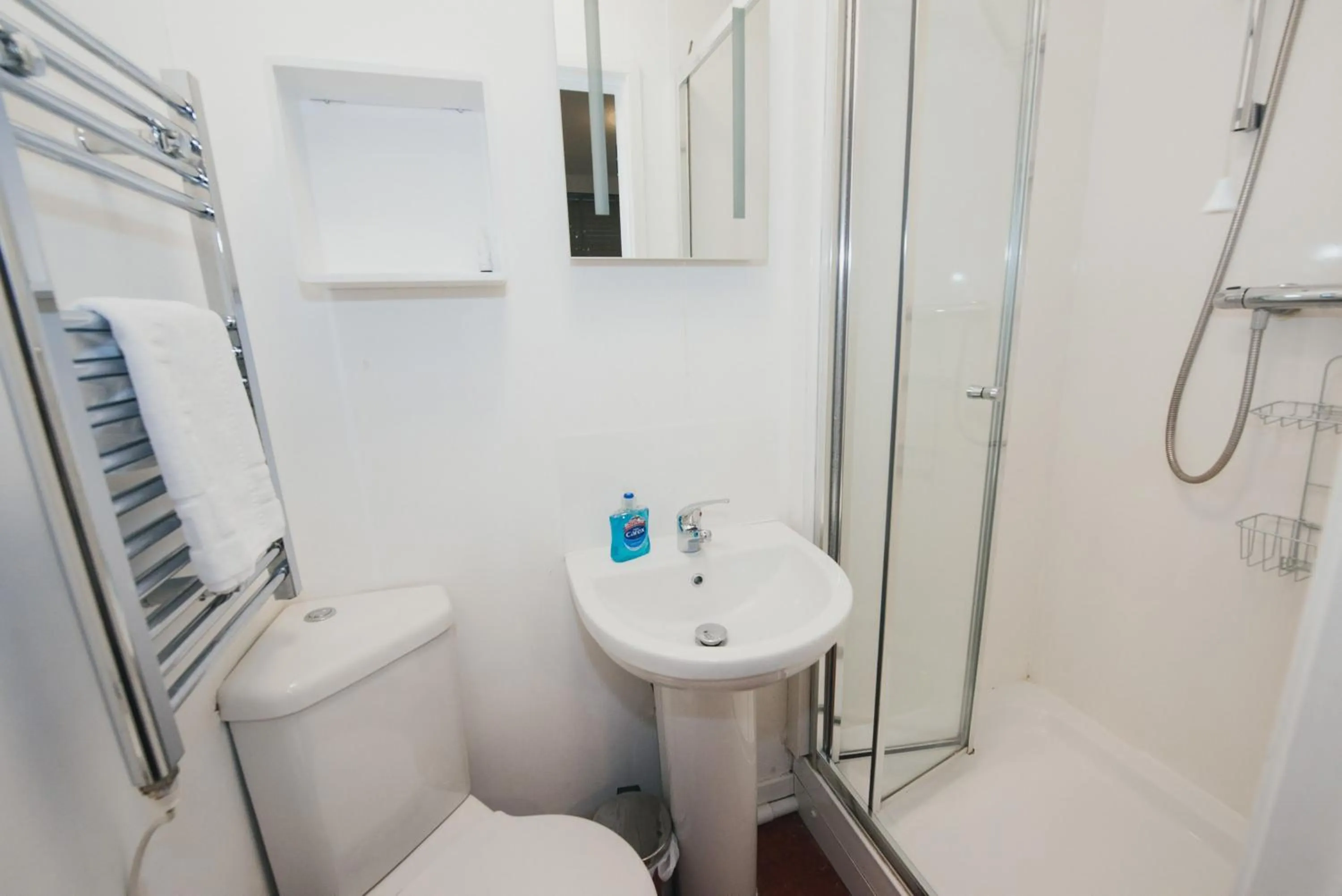 Bathroom in Home Sweet Home by Paymán Club