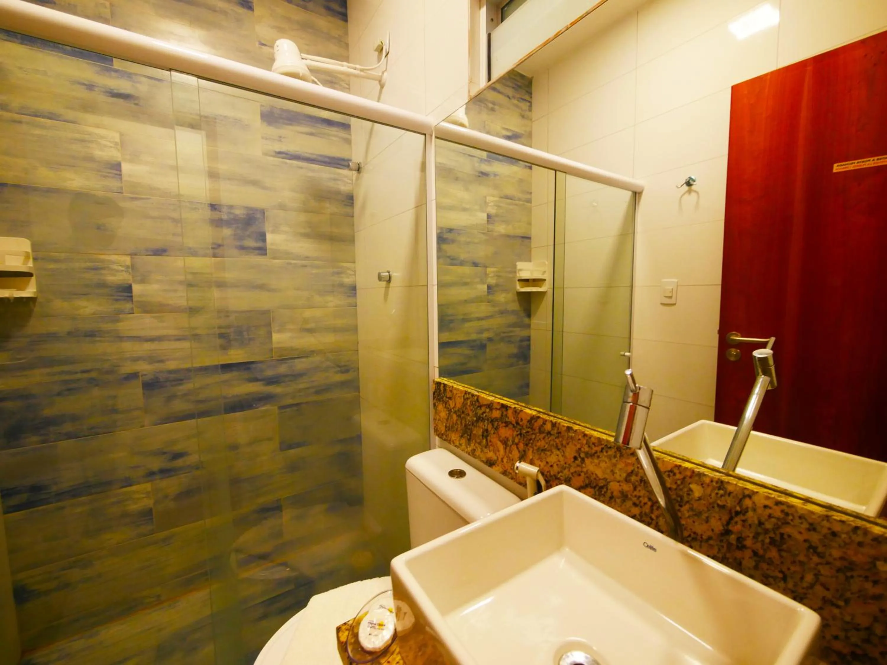 Shower in Pousada Marie Claire Flats