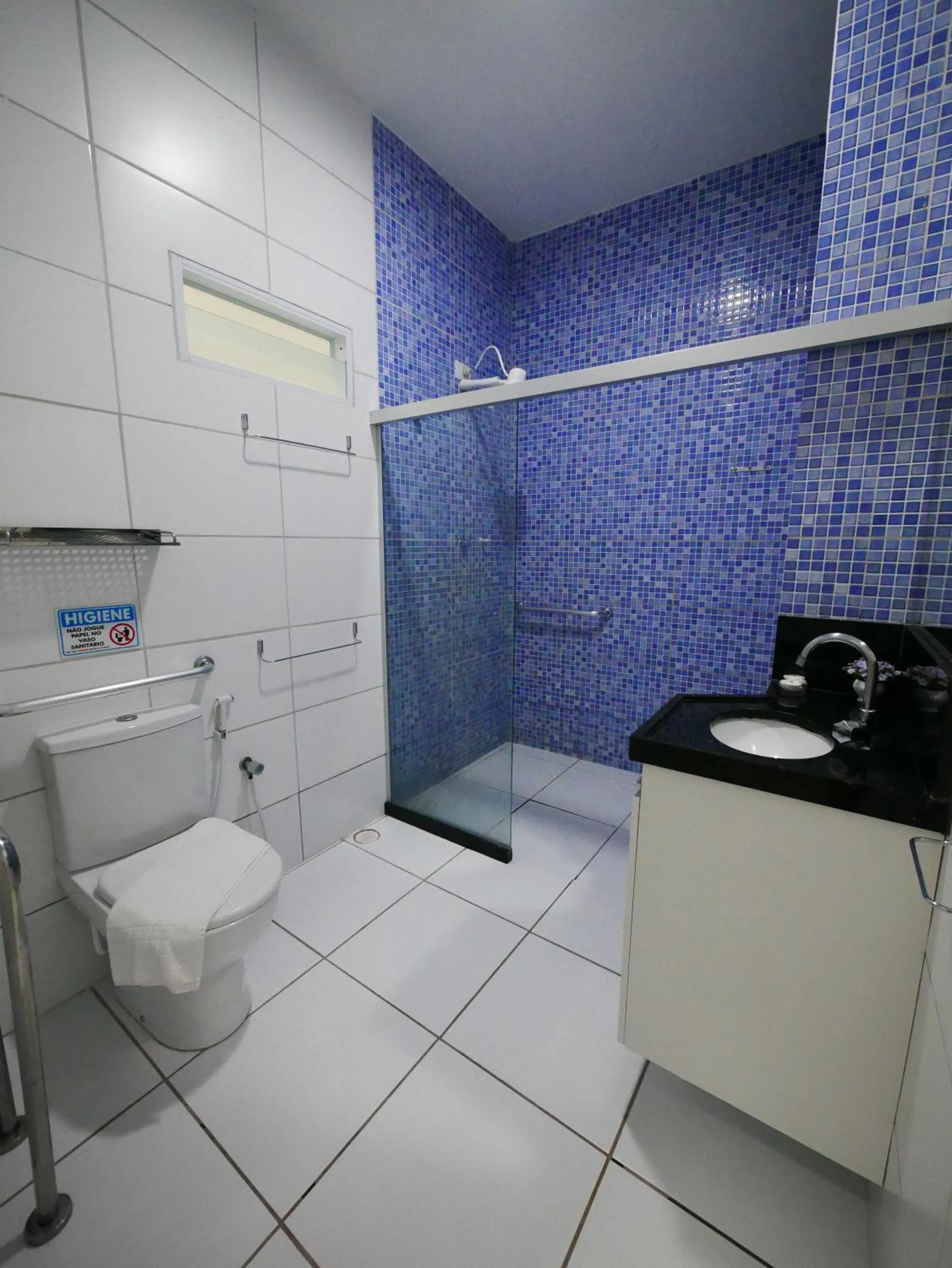 Shower in Pousada Marie Claire Flats