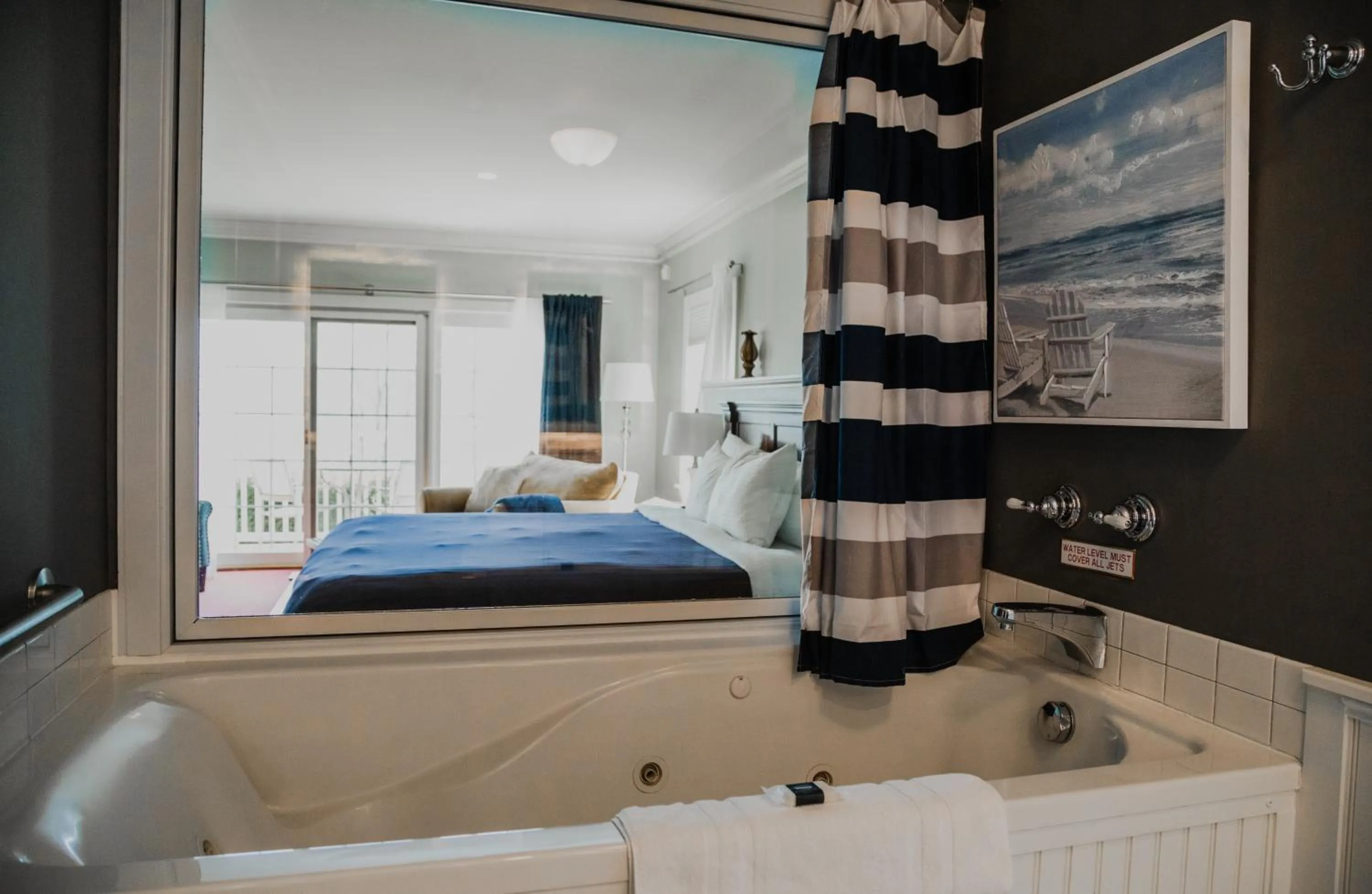 Bathroom, Bed in Inn at Taughannock Falls