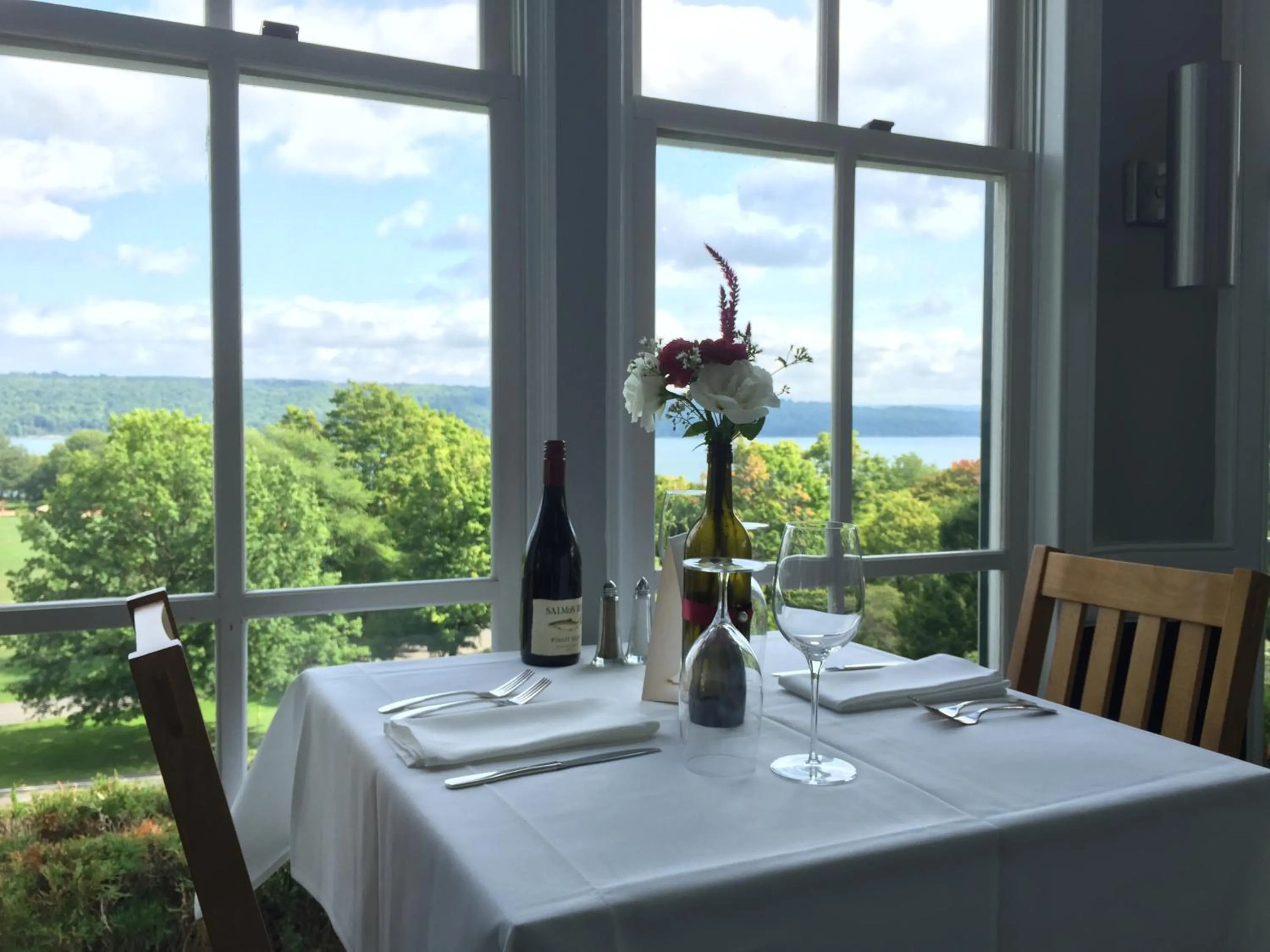 Restaurant/places to eat in Inn at Taughannock Falls