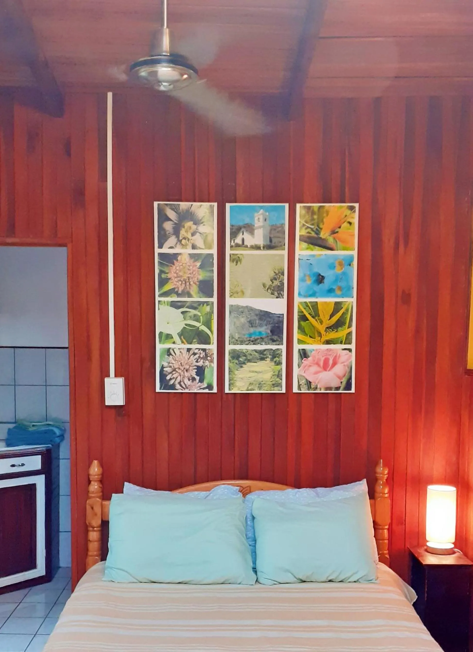 Quadruple Room with Bathroom in Montaña Linda Guest House Orosi