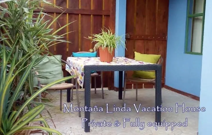 Balcony/Terrace in Montaña Linda Guest House Orosi