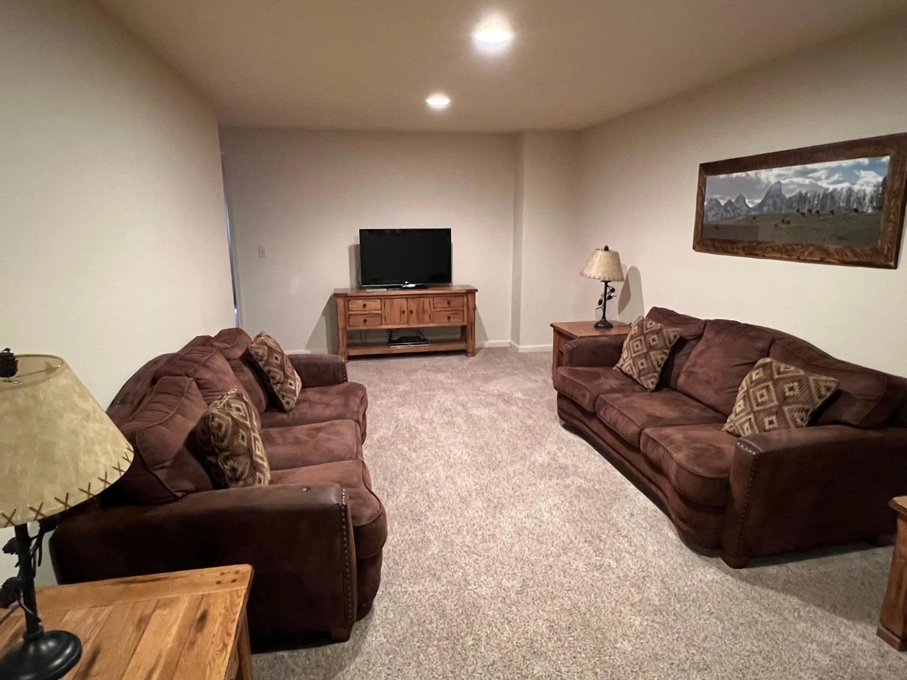 Communal lounge/ TV room in Faithful Street Inn