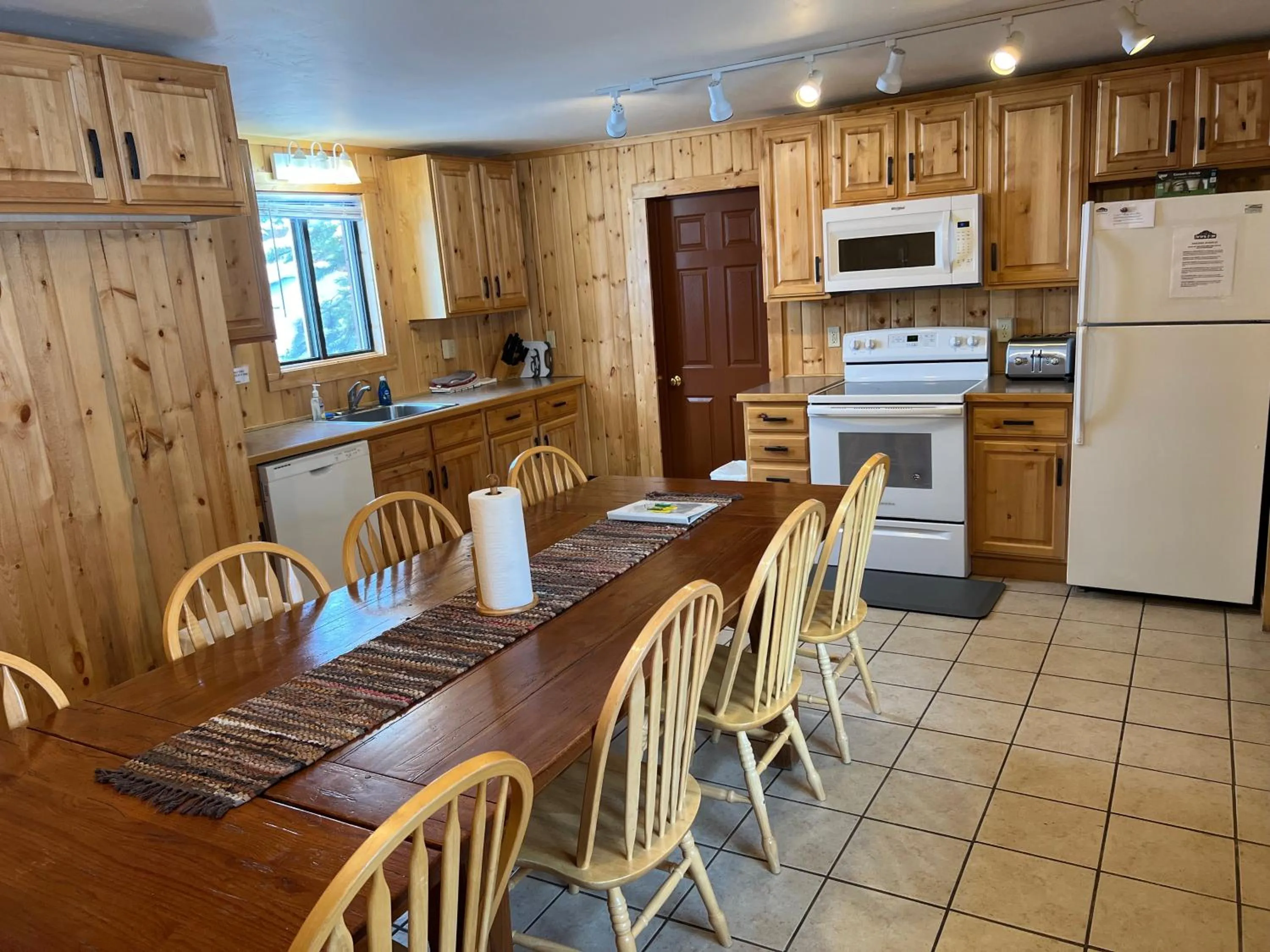 Kitchen or kitchenette in Faithful Street Inn