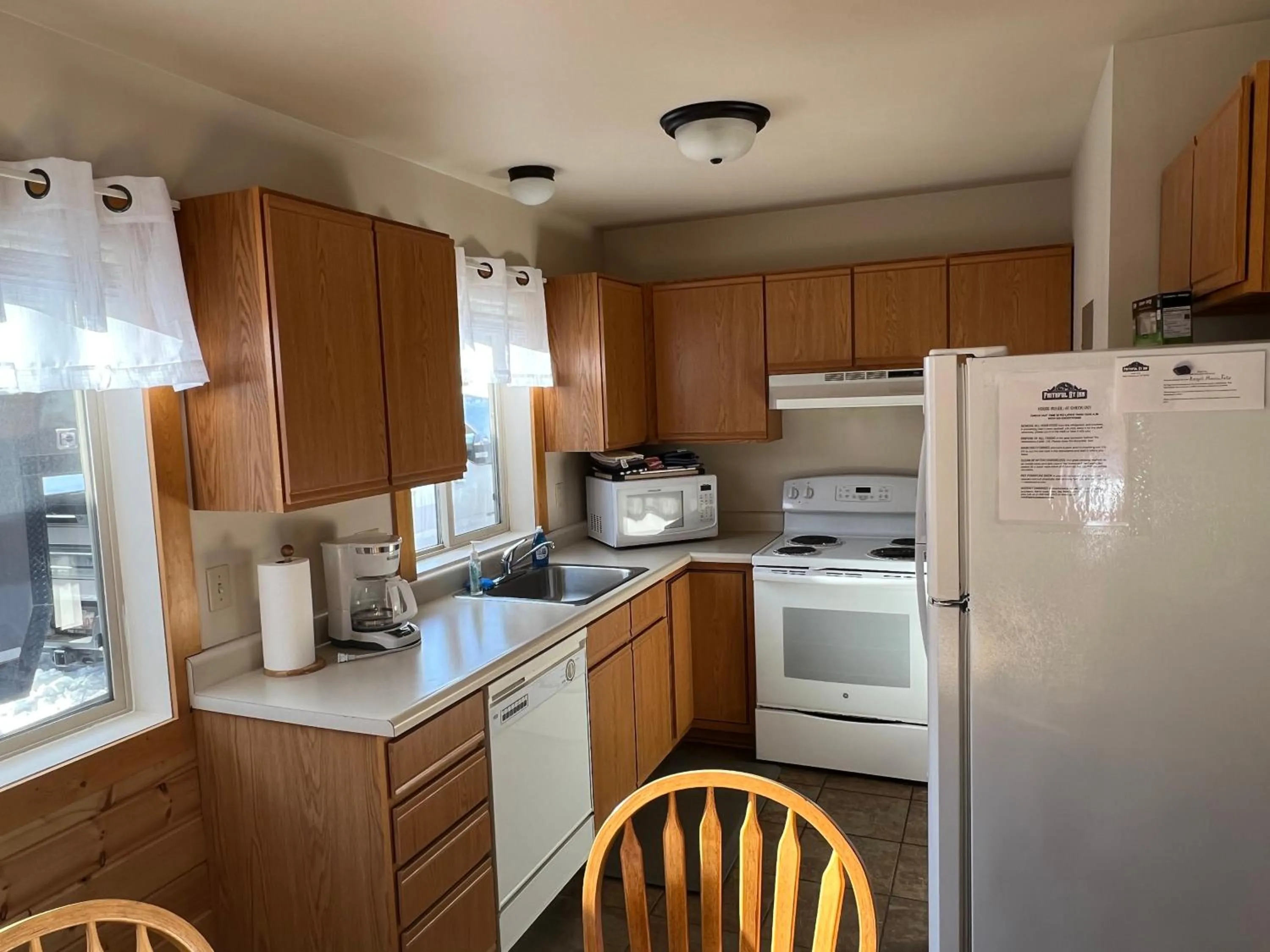 Kitchen or kitchenette in Faithful Street Inn