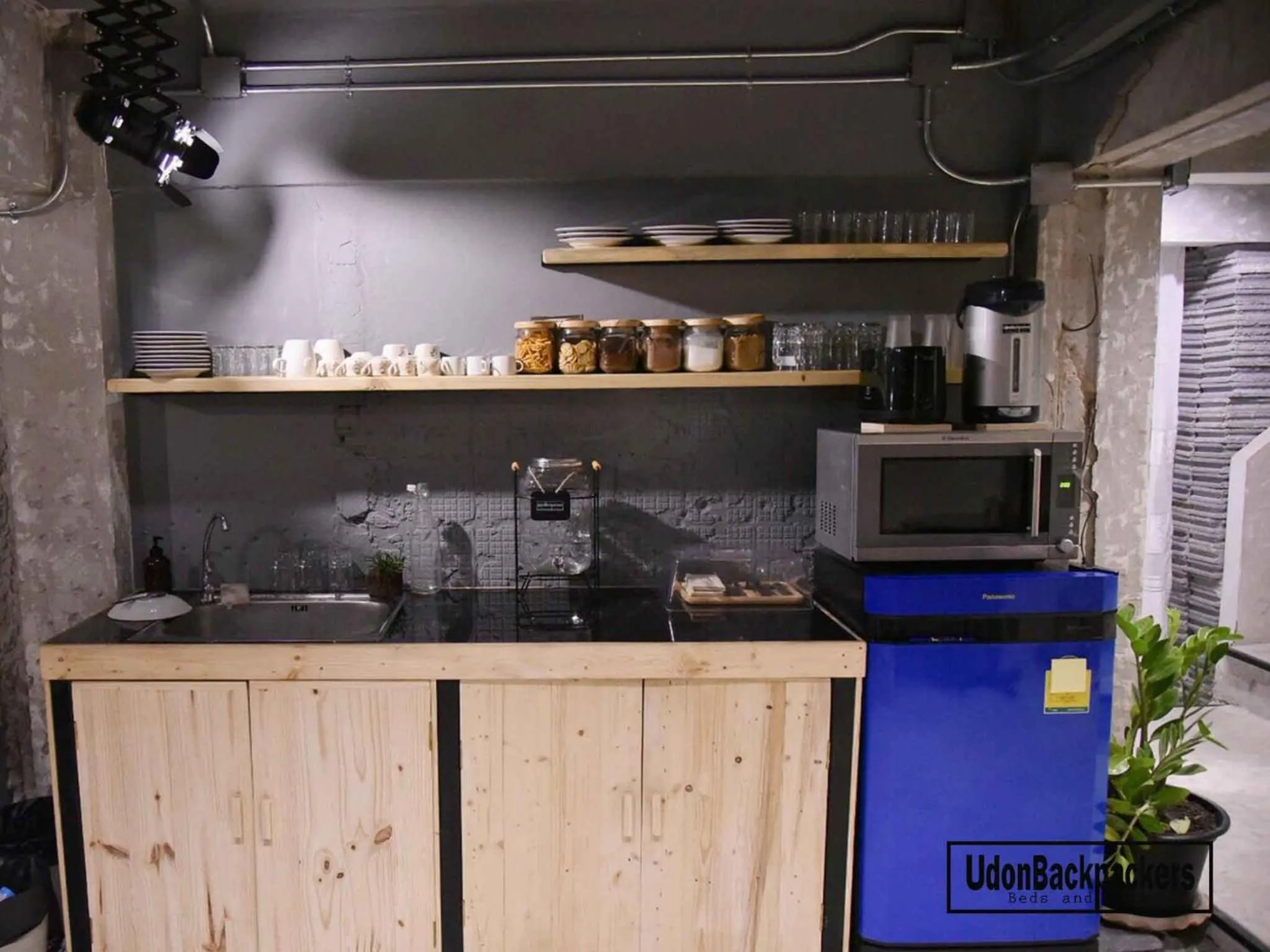 UdonBackpackers Beds and Cafe