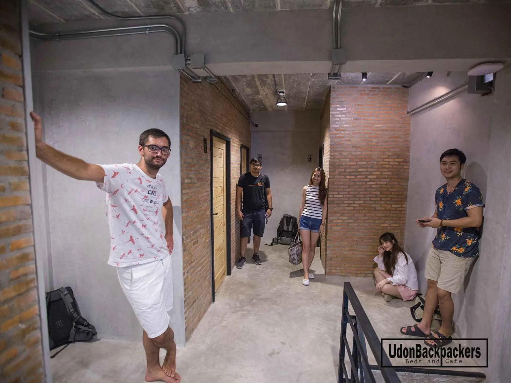 UdonBackpackers Beds and Cafe