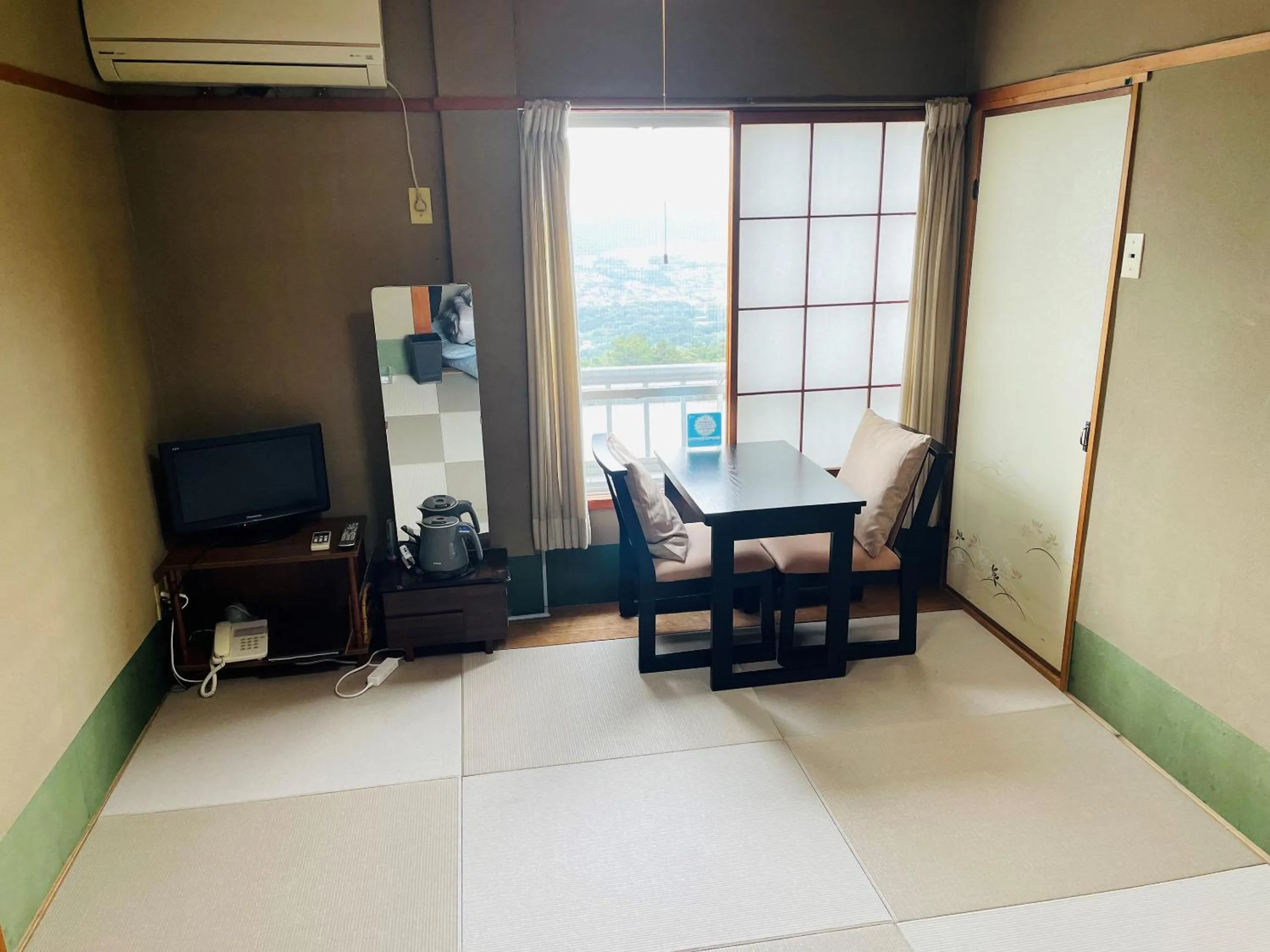 Photo of the whole room in Shiroyama Ryokan
