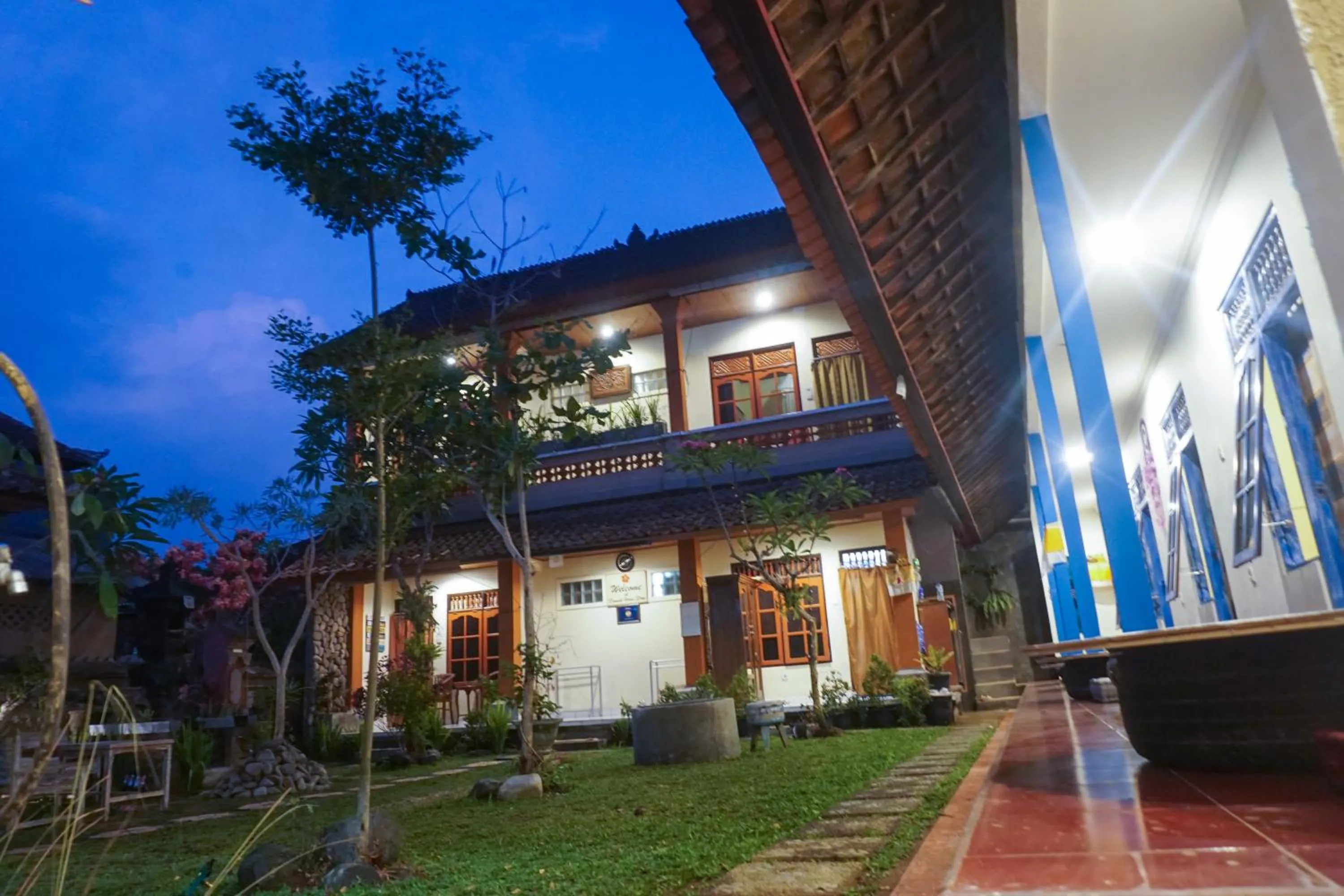Property building in Damuh Guest House