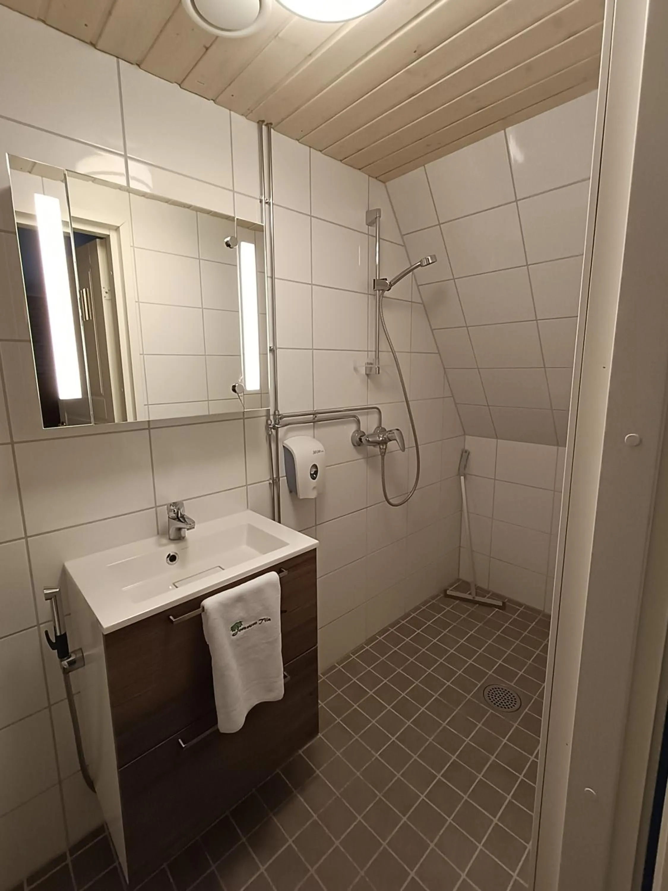 Shower in Joensuun Tilan Päärakennus