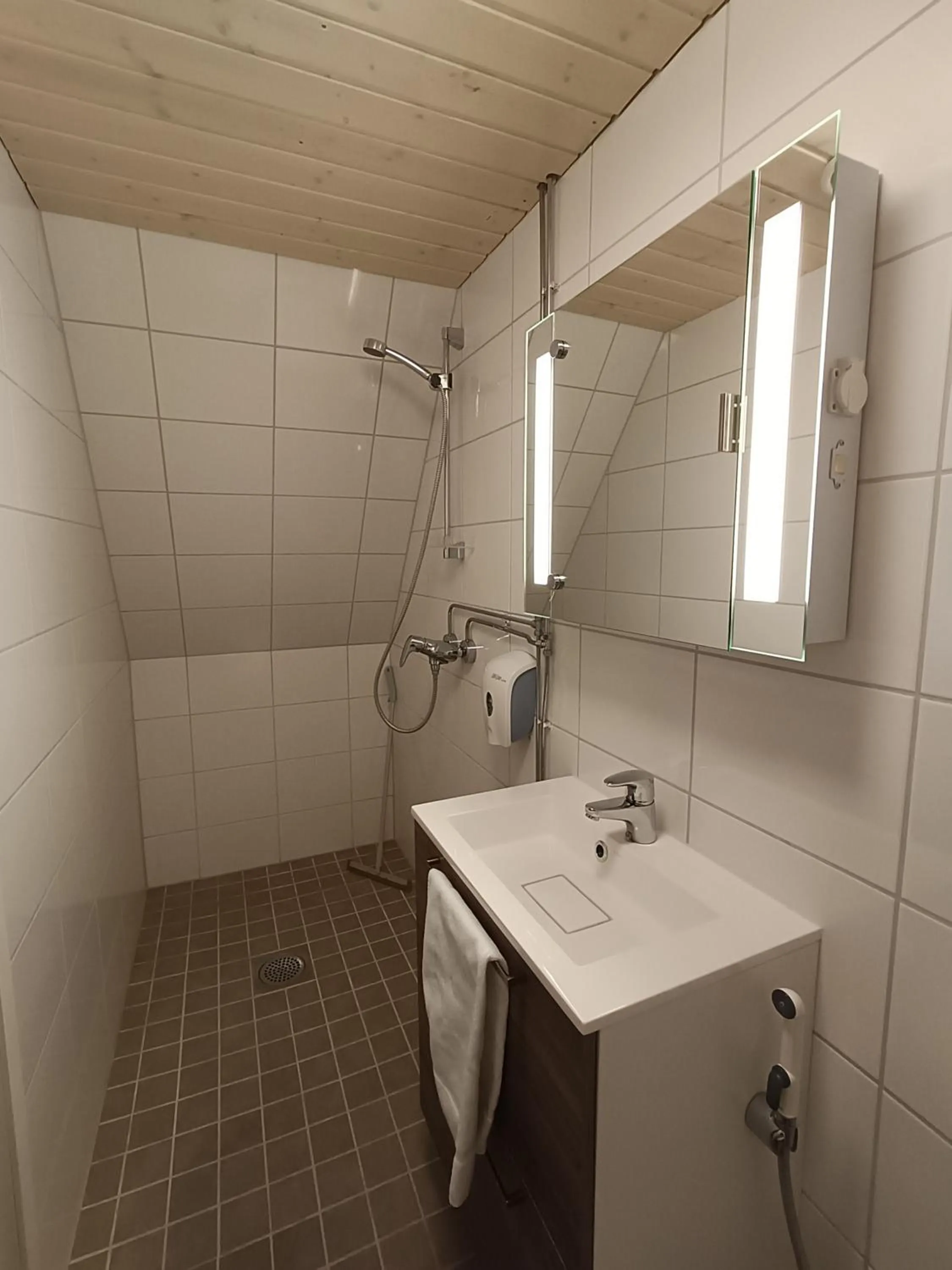 Shower in Joensuun Tilan Päärakennus