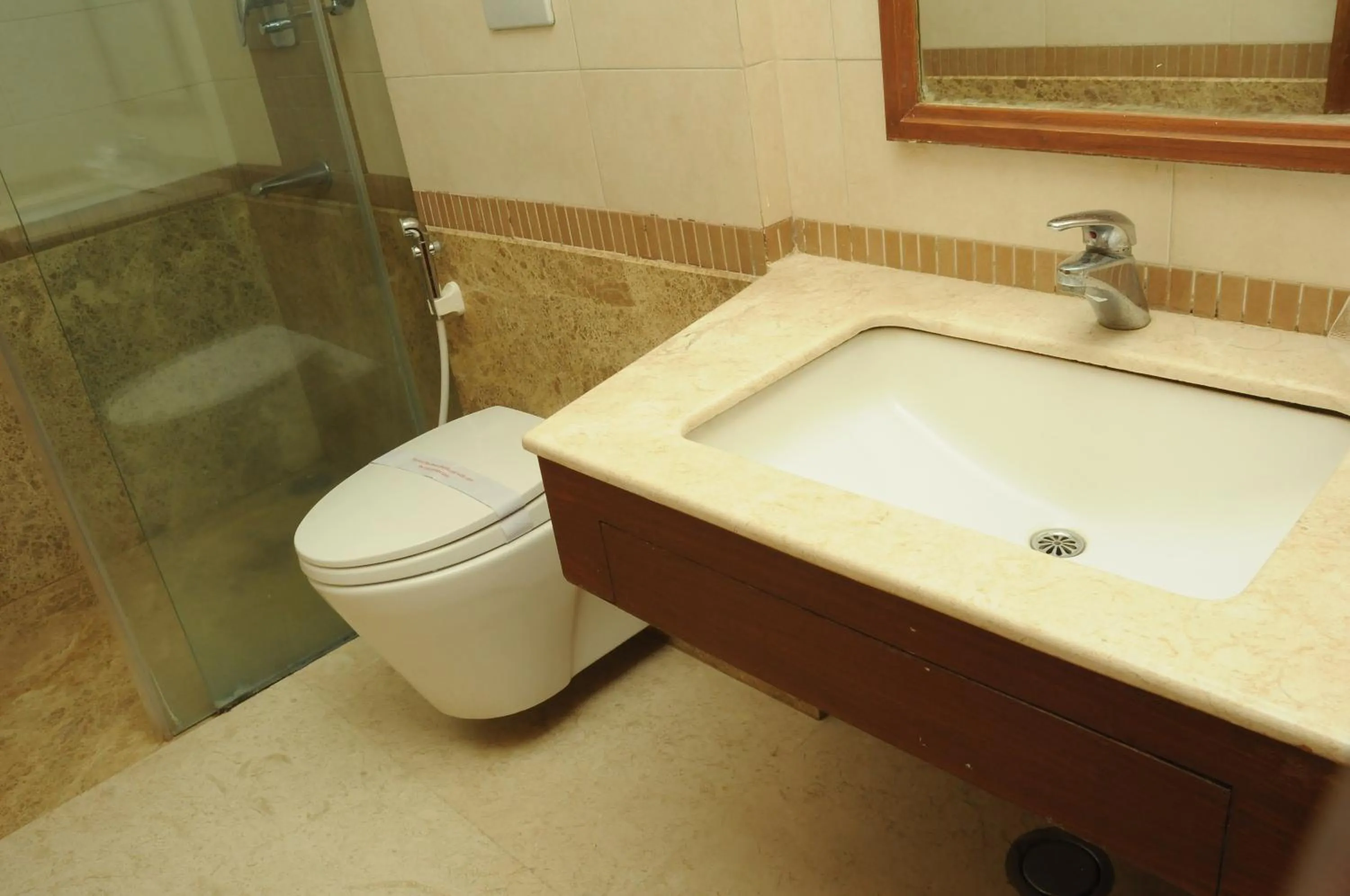 Ponnis Grand Inn