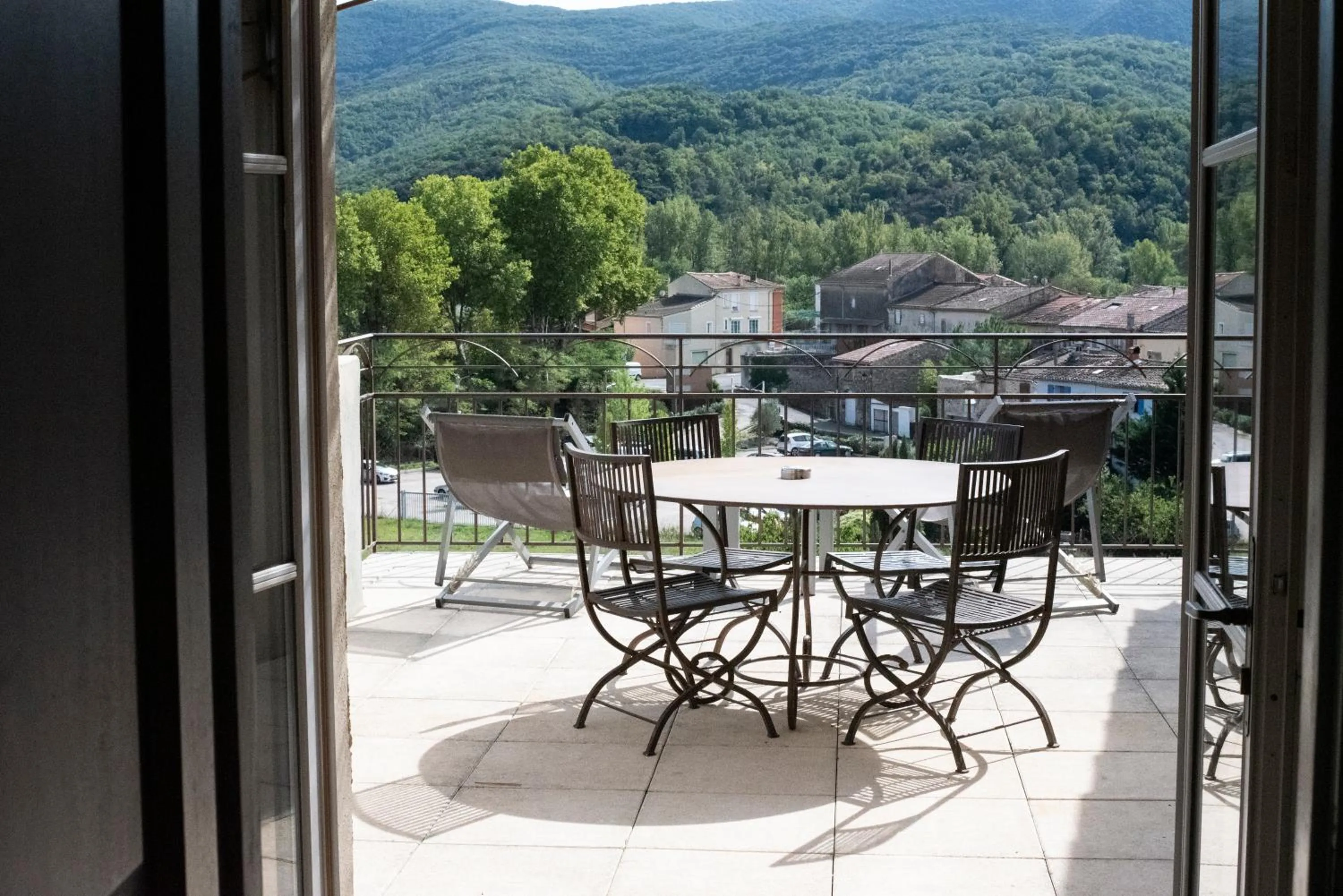 Patio in Le Couvent d'Hérépian - Hôtel & Spa