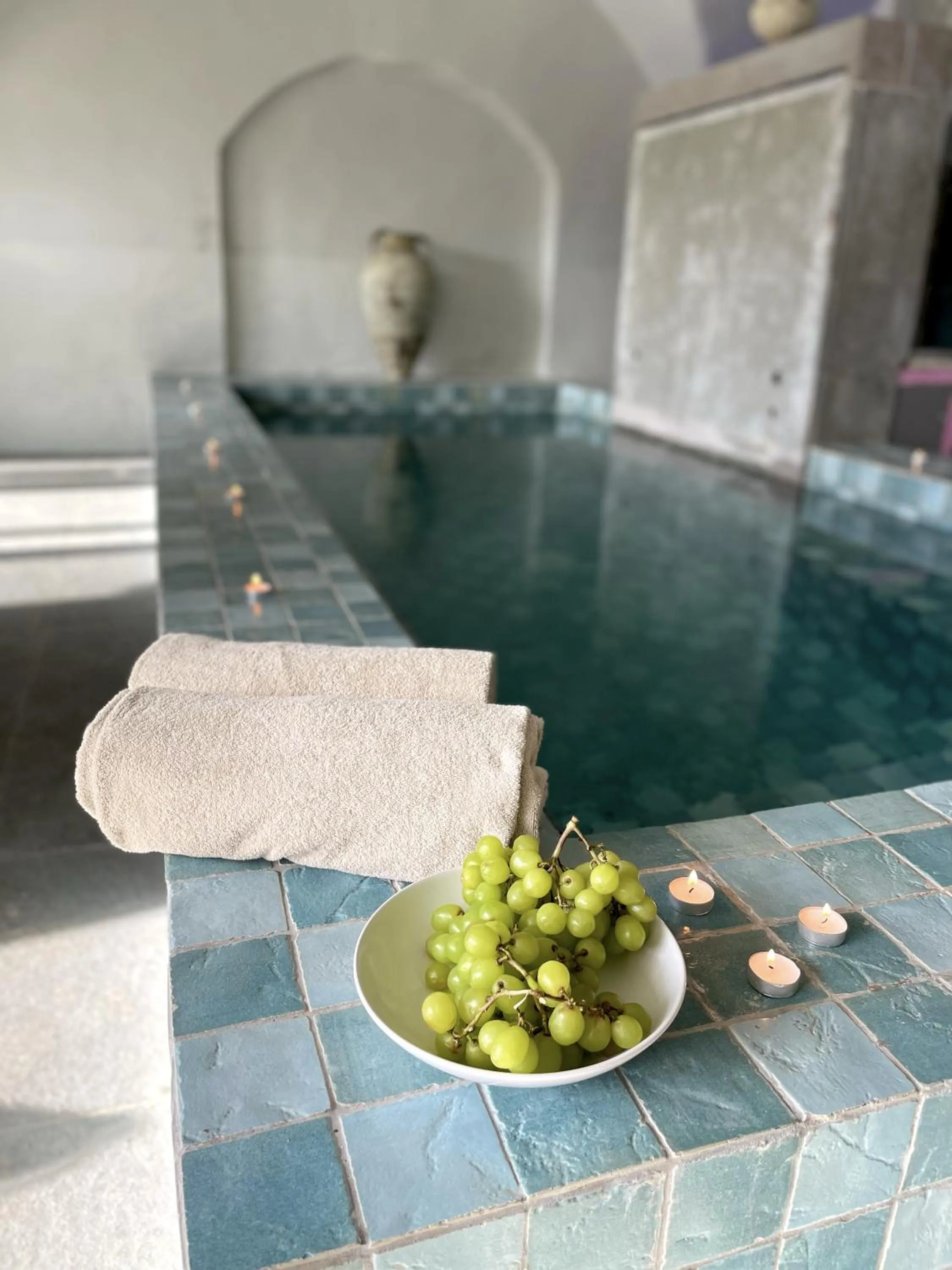 Hot Tub in Le Couvent d'Hérépian - Hôtel & Spa