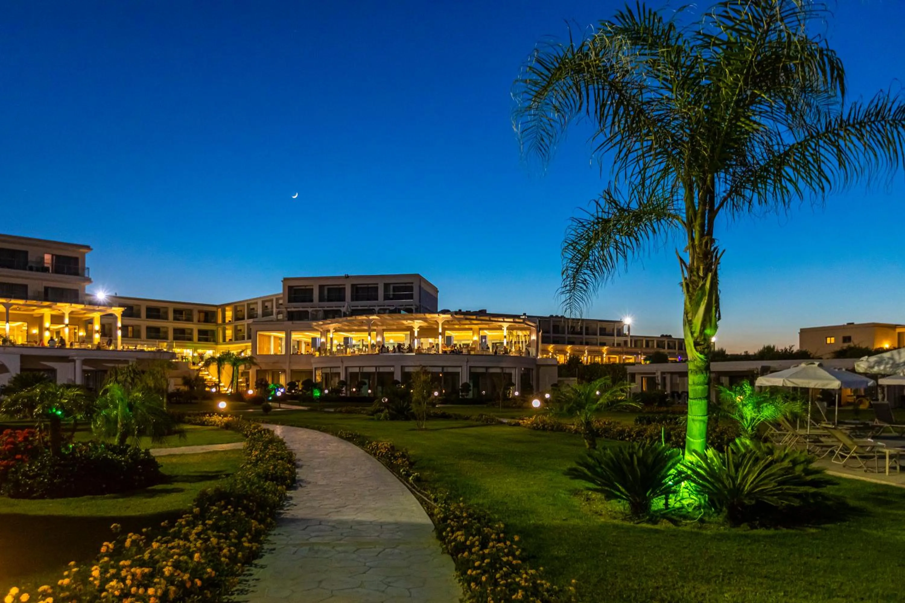 Restaurant/places to eat in Asterias Beach Resort