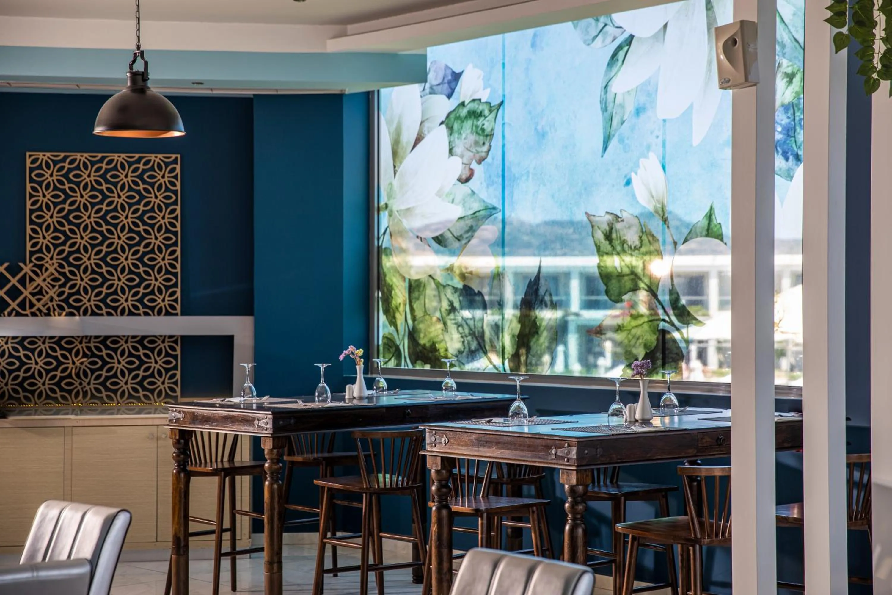 Restaurant/places to eat in Asterias Beach Resort