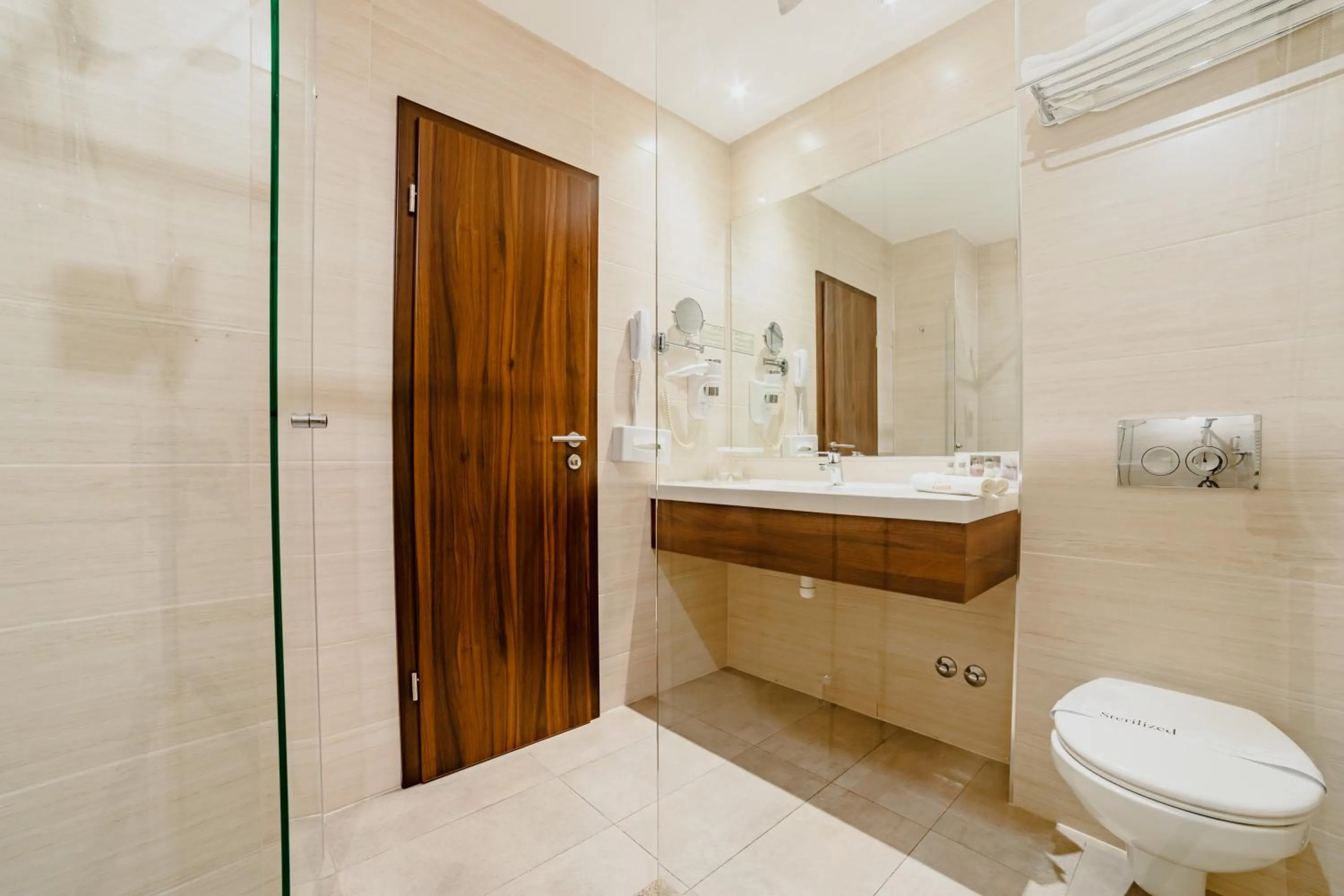 Bathroom in Radsor Hotel