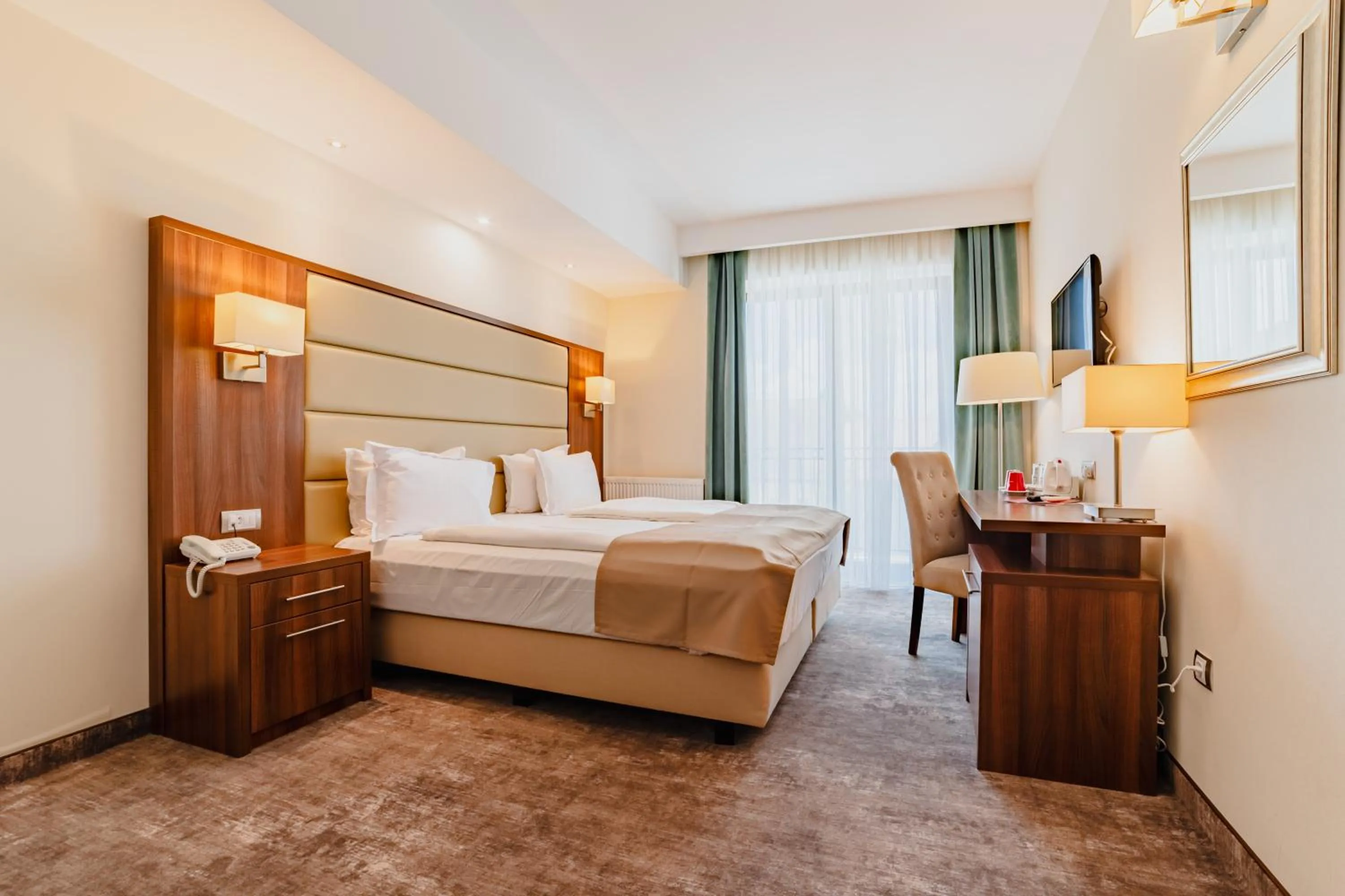 Photo of the whole room, Bed in Radsor Hotel