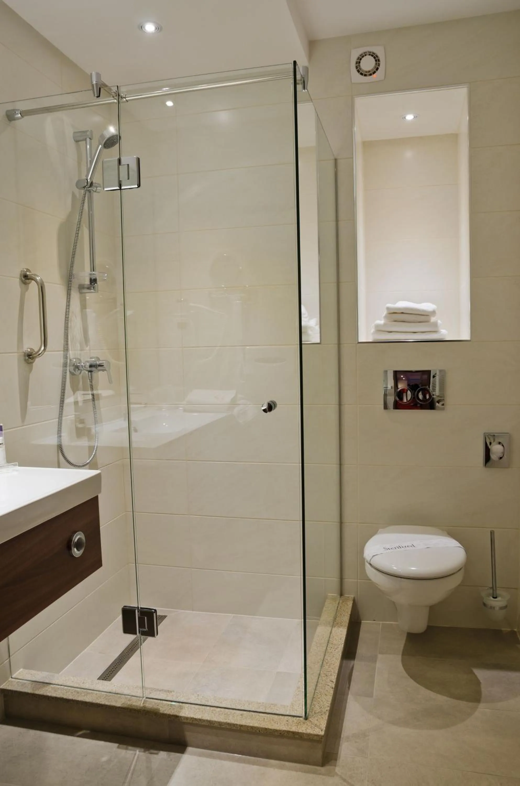 Shower in Radsor Hotel