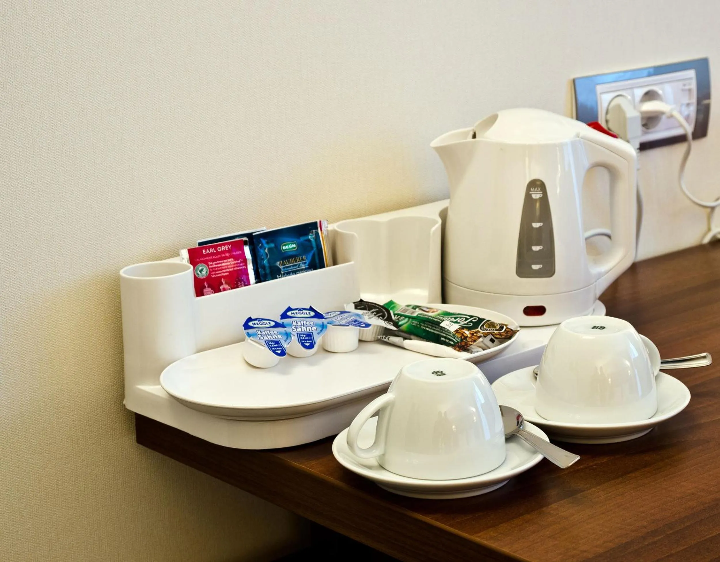 Coffee/tea facilities in Radsor Hotel