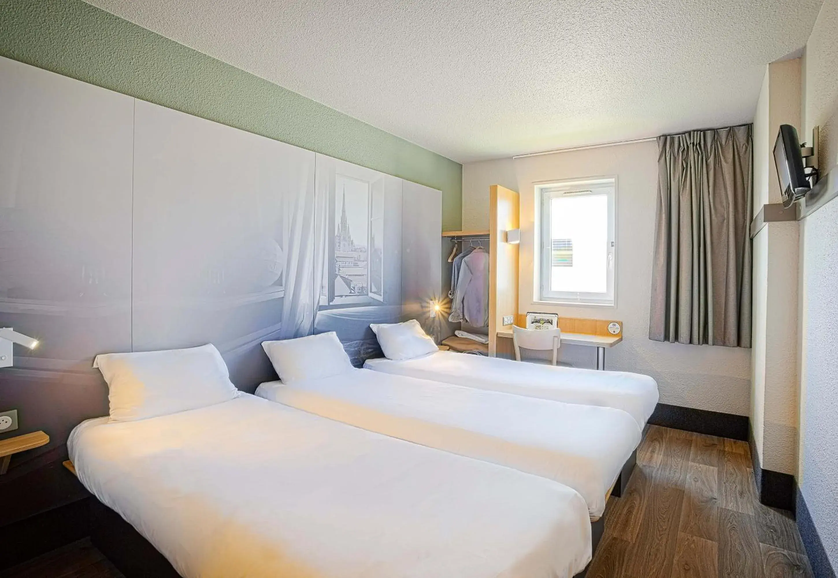 Classic Triple Room in B&B HOTEL Mulhouse Ile Napoléon Classic Triple Room in B&B HOTEL Mulhouse Ile Napoléon