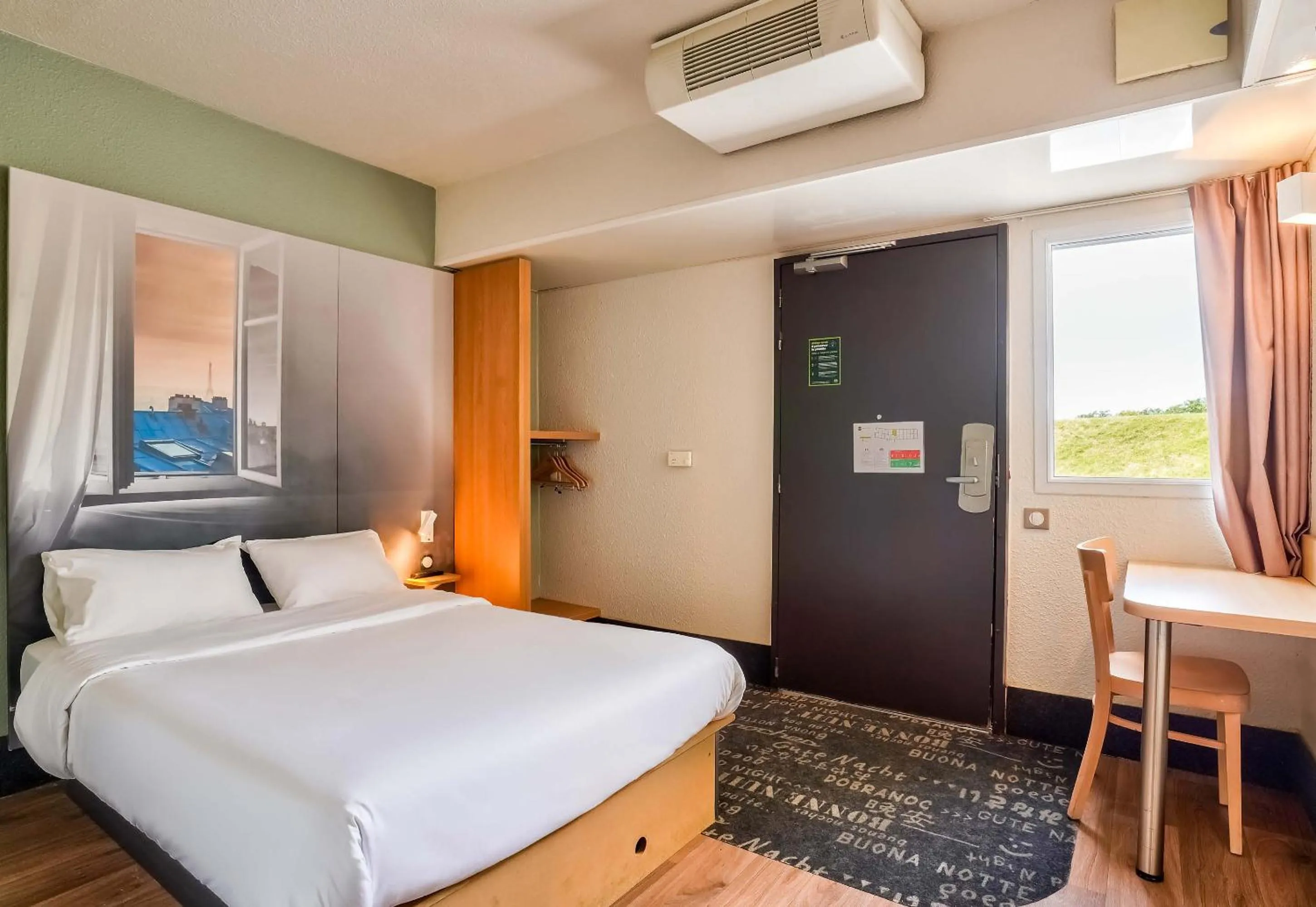 Bedroom, Bed in B&B HOTEL Saint-Witz