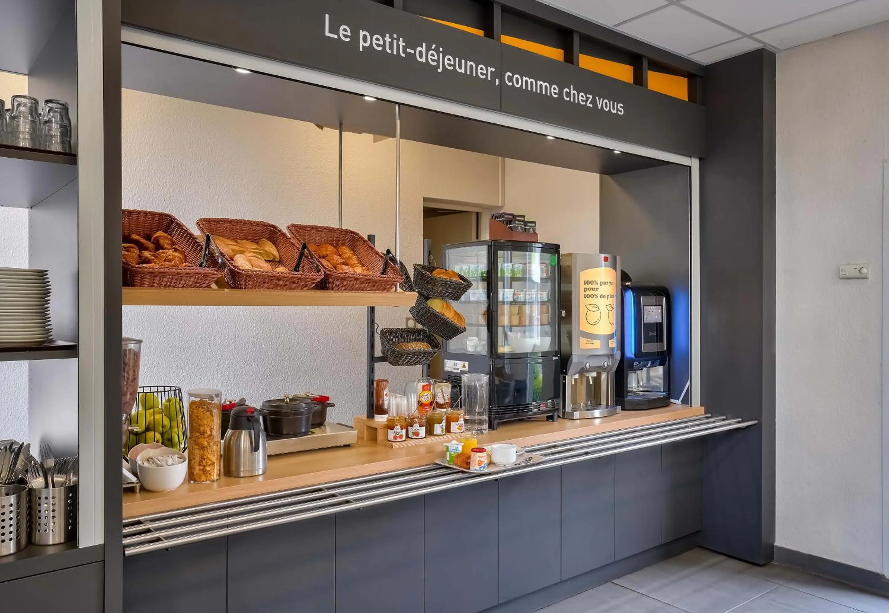 Breakfast in B&B HOTEL Saint-Witz