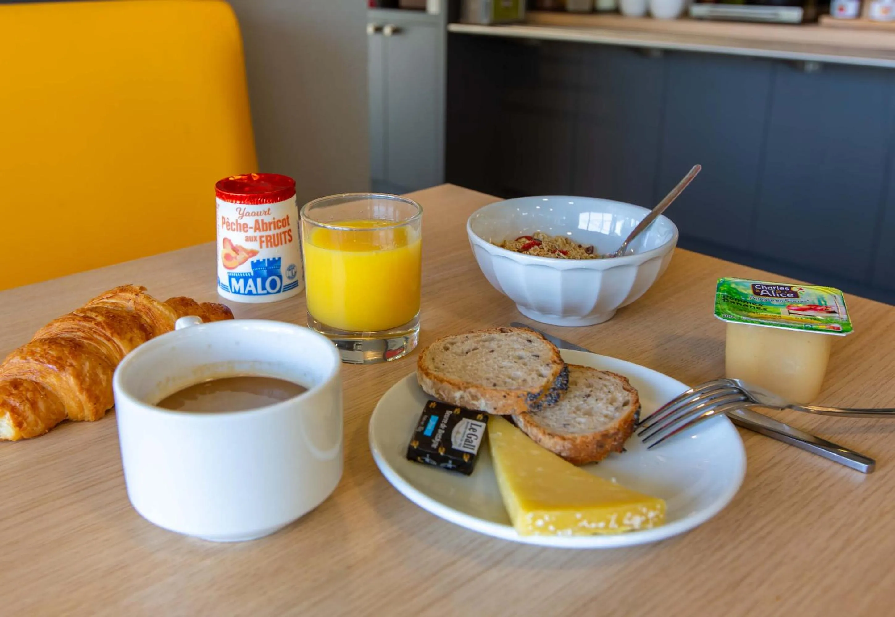 Breakfast in B&B HOTEL Saint-Witz