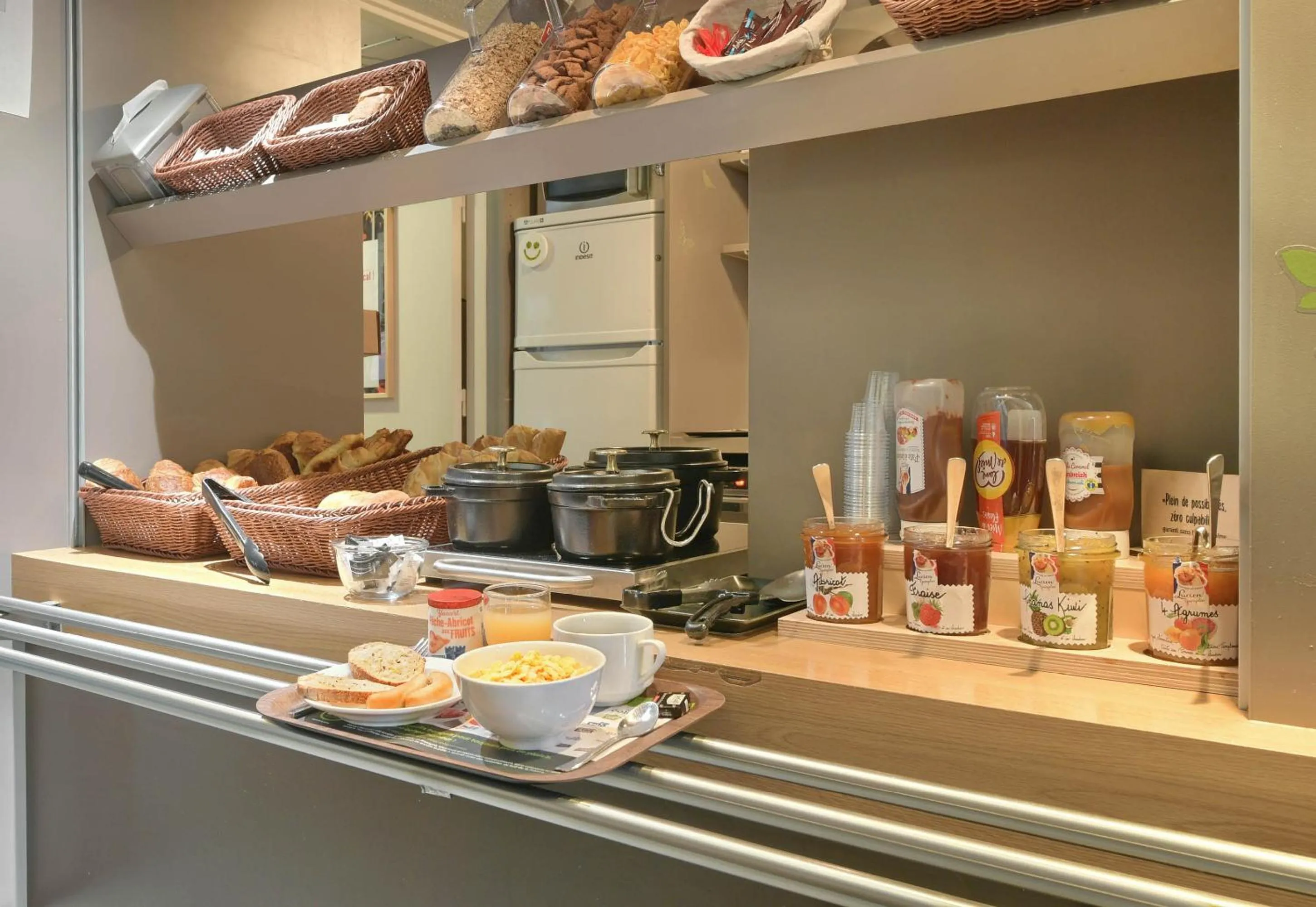 Buffet breakfast in B&B HOTEL Alencon Nord