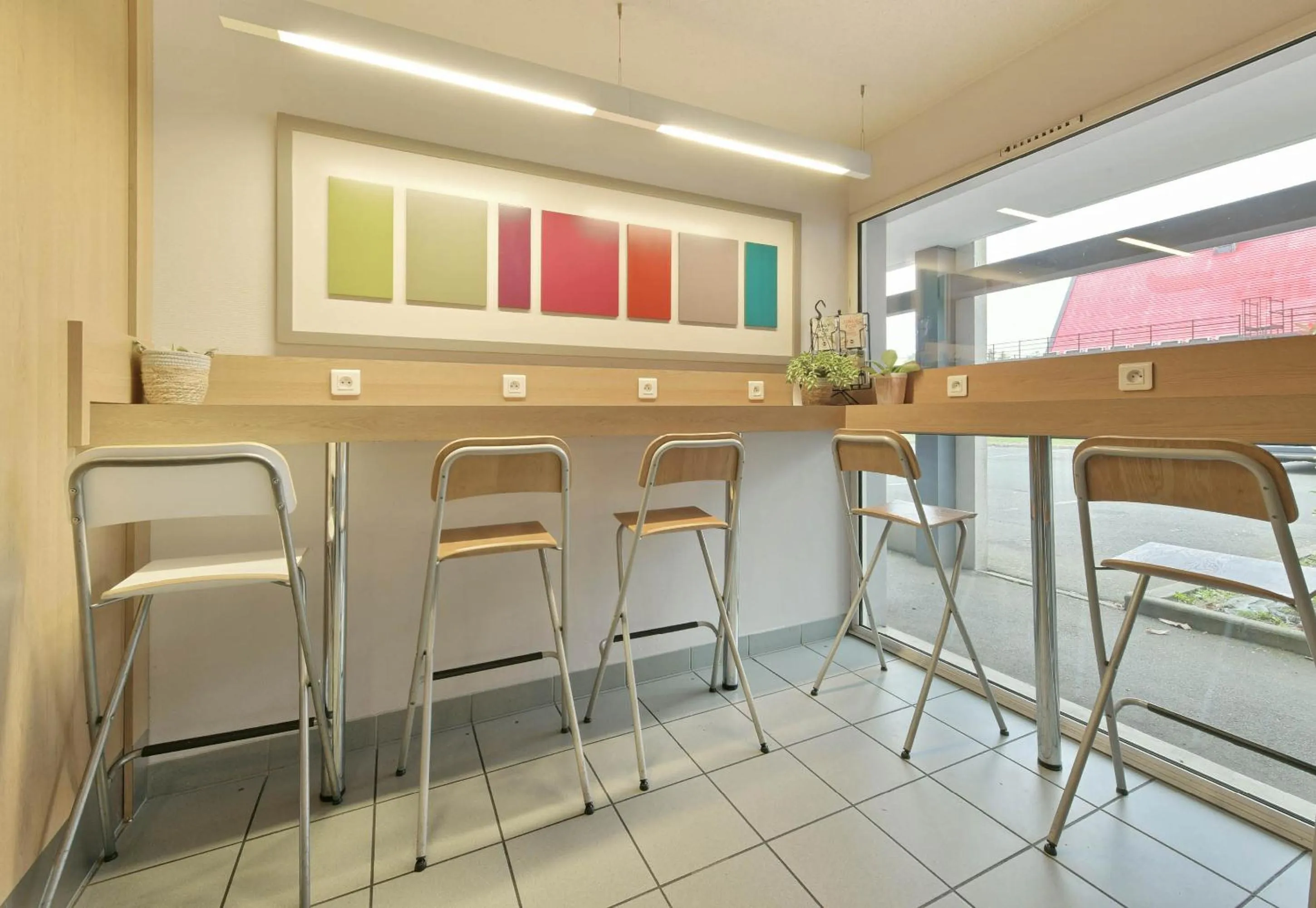 Restaurant/places to eat in B&B HOTEL Alencon Nord