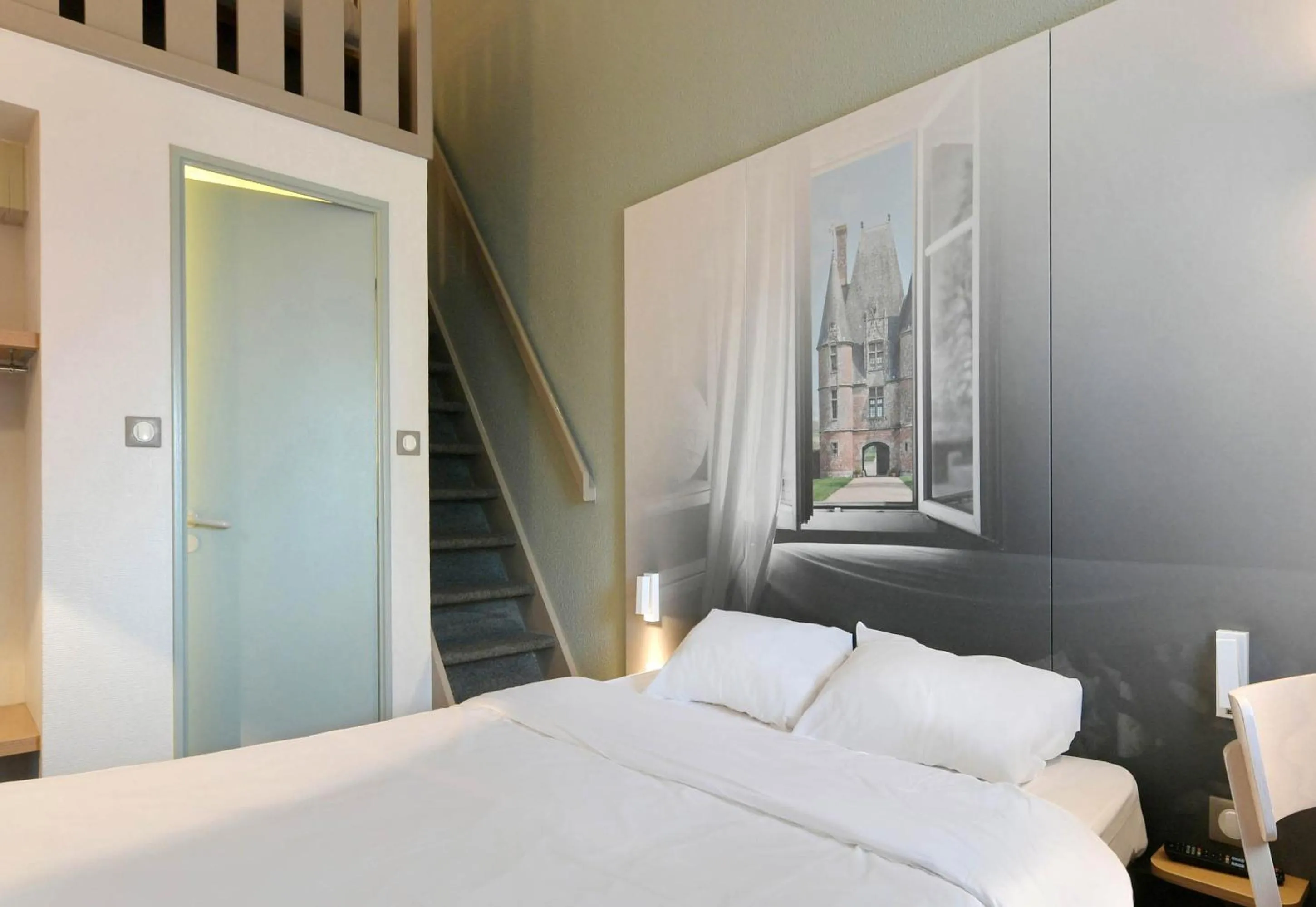 Bedroom, Bed in B&B HOTEL Alencon Nord