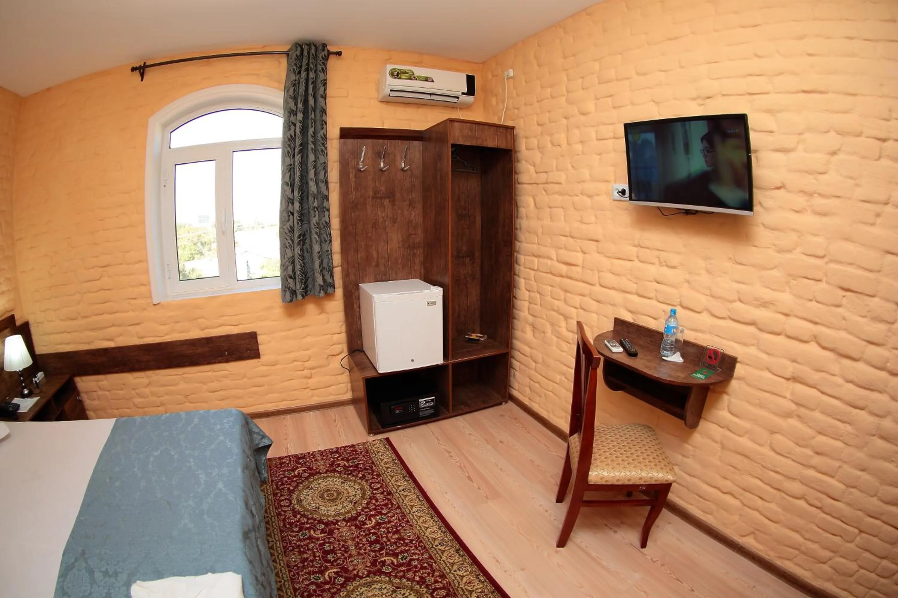 Photo of the whole room, Bed in Star Hotel