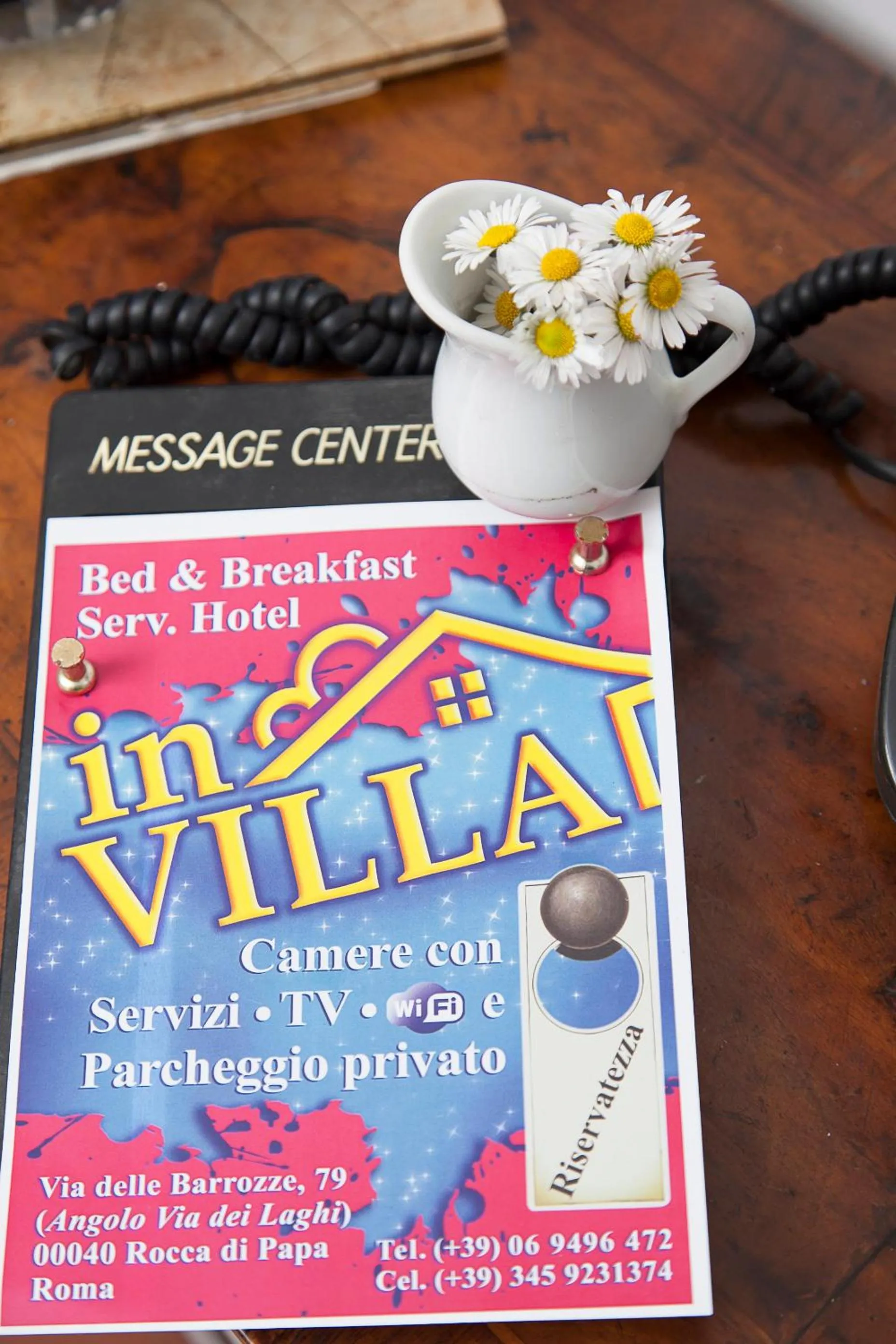 Communal lounge/ TV room in In villa