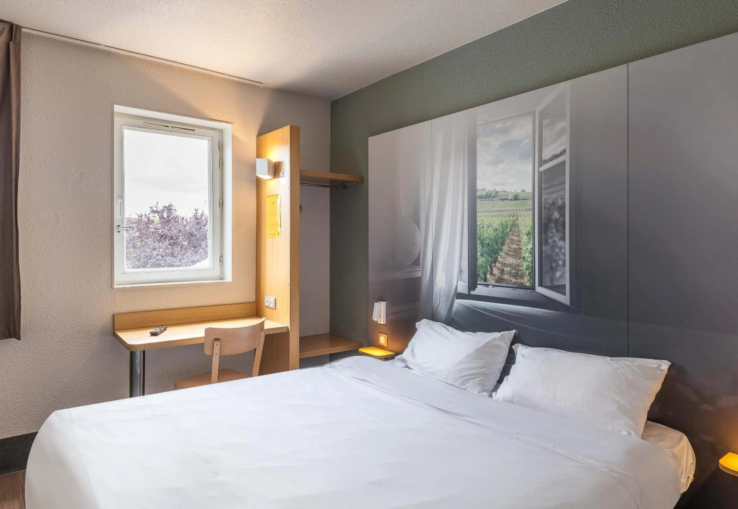 Bedroom, Bed in B&B HOTEL Angers 2 Université