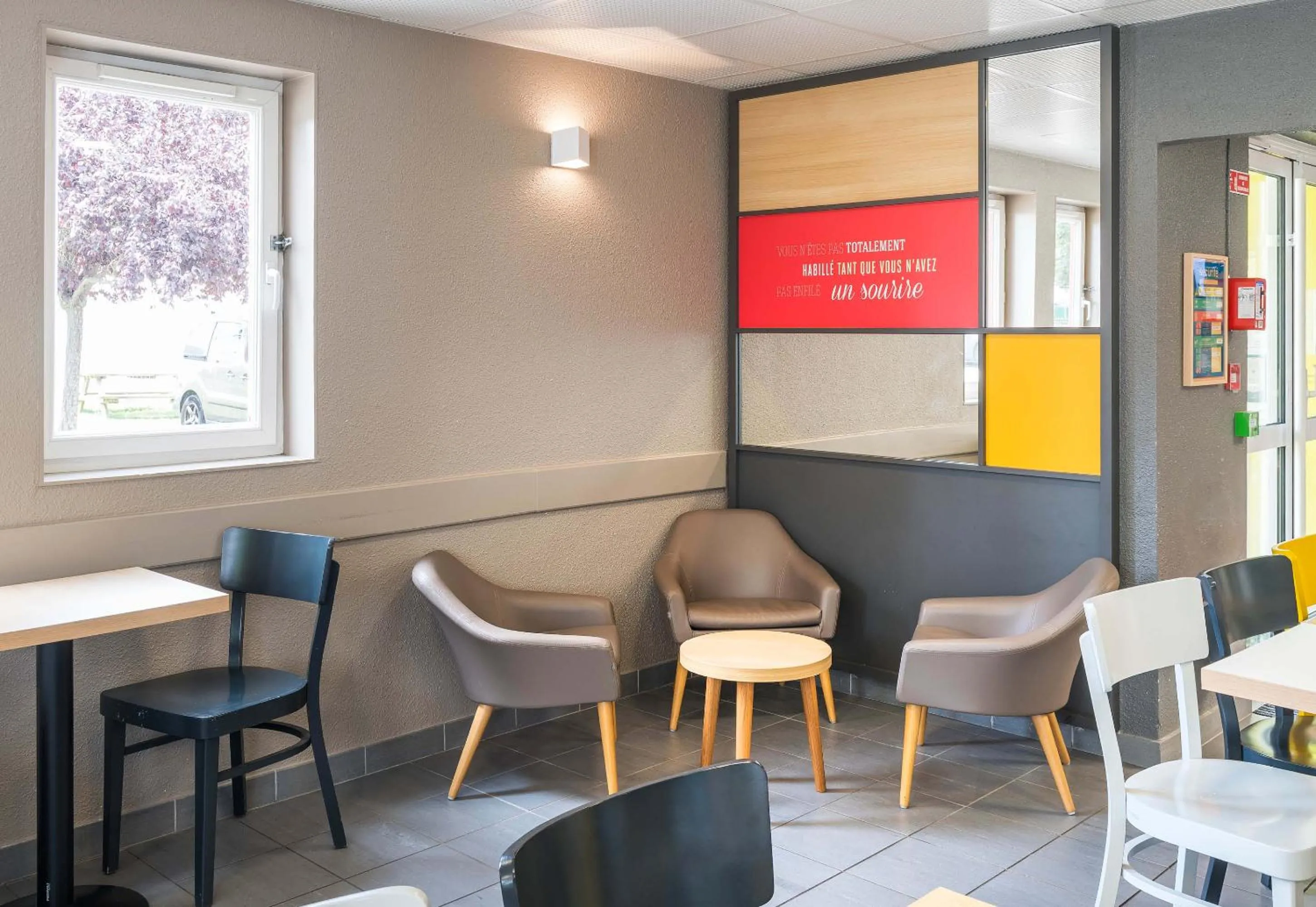 Seating area in B&B HOTEL Angers 2 Université