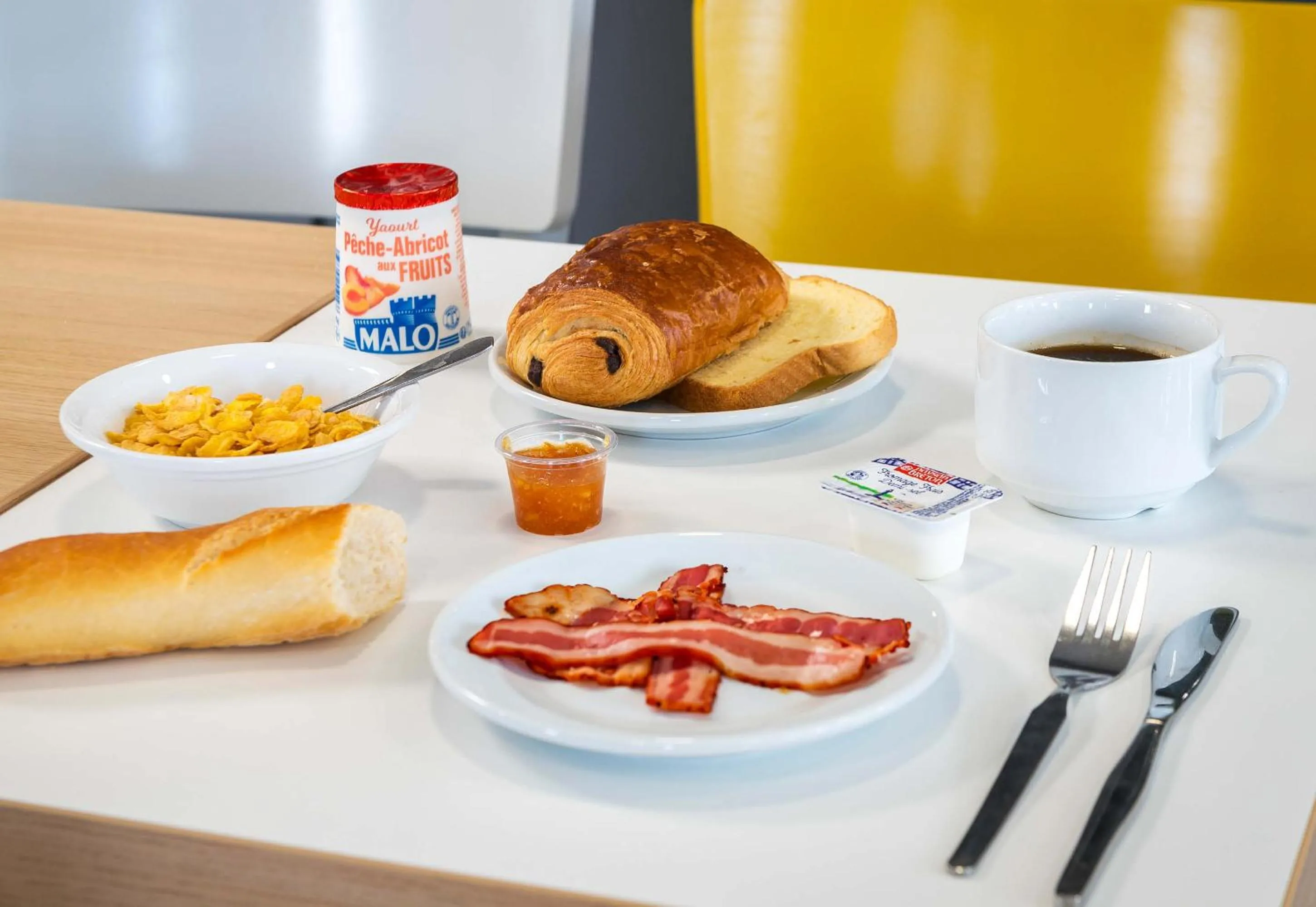 Breakfast in B&B HOTEL Angers 2 Université