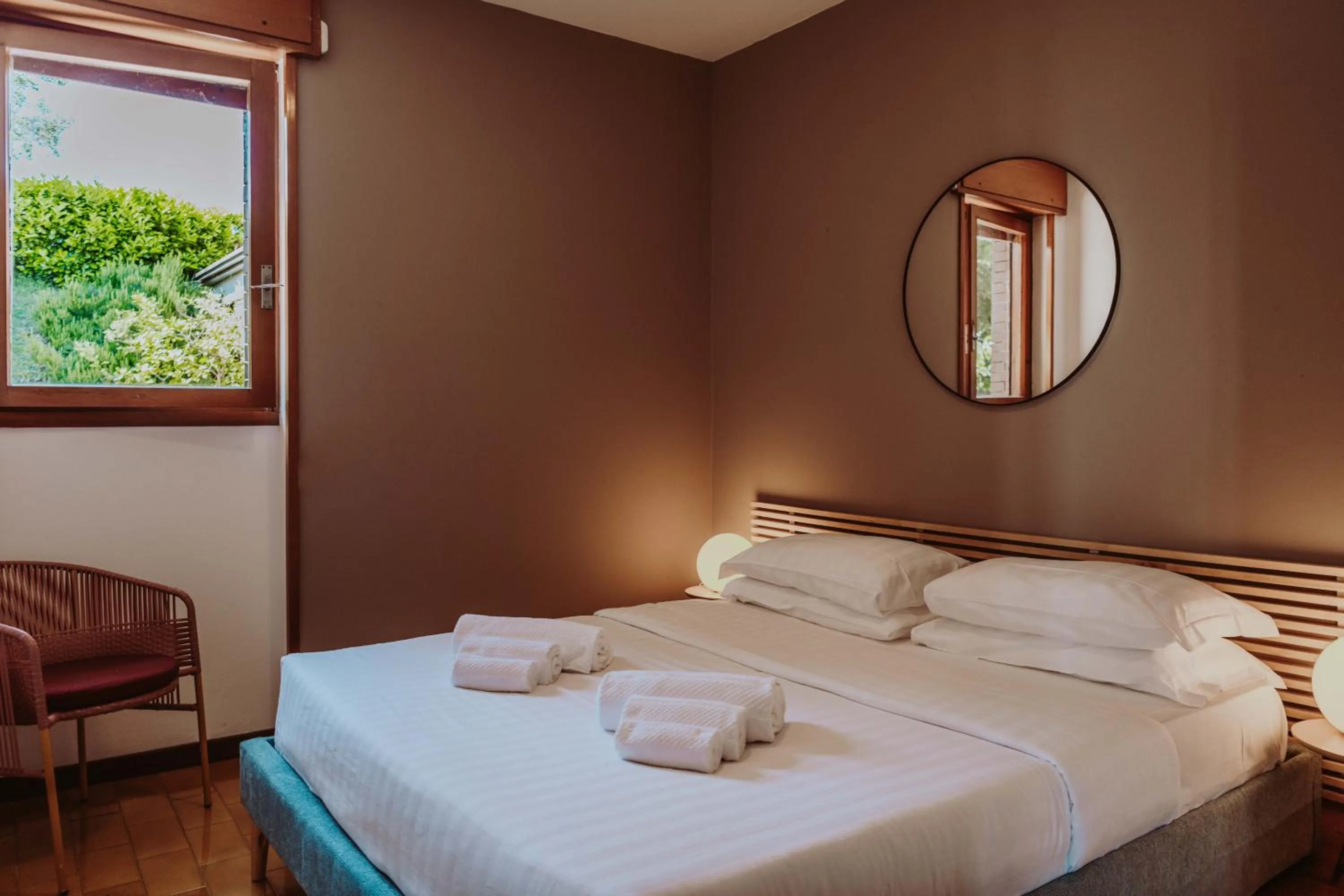 Bedroom, Bed in Holiday Garda Villa Dolcelago Lake Front