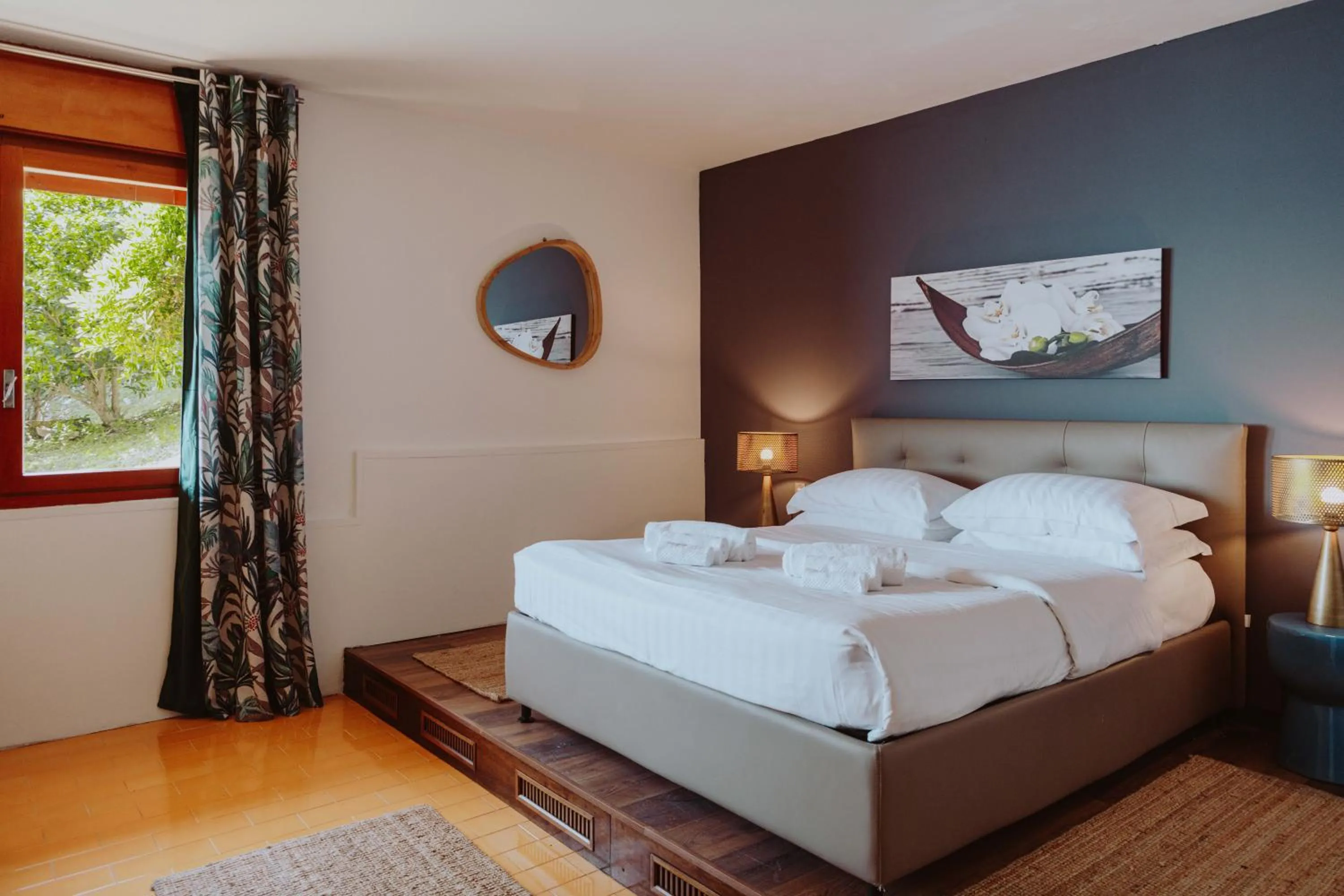 Bedroom, Bed in Holiday Garda Villa Dolcelago Lake Front