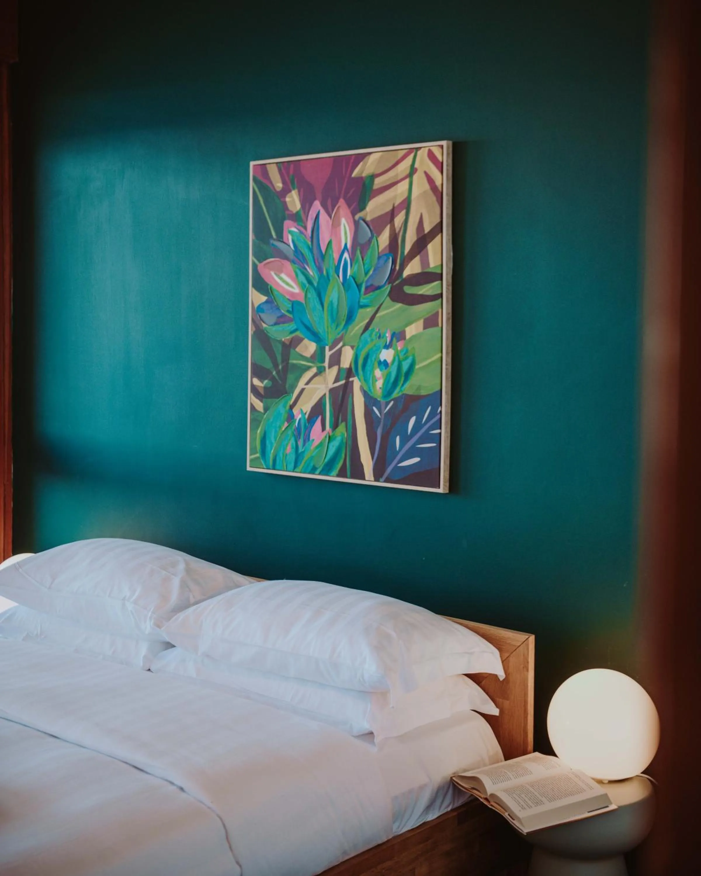 Bedroom, Bed in Holiday Garda Villa Dolcelago Lake Front