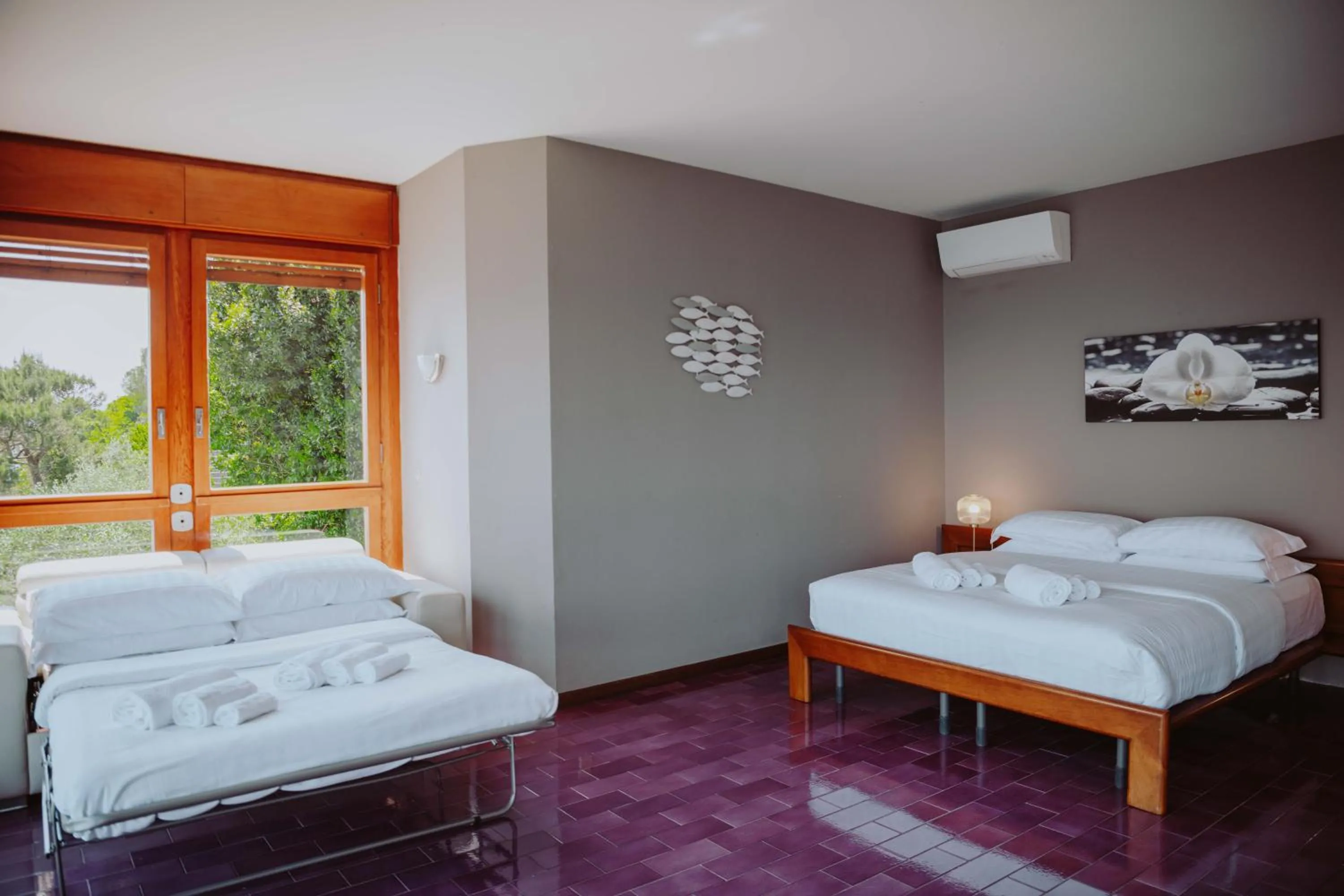 Bedroom, Bed in Holiday Garda Villa Dolcelago Lake Front